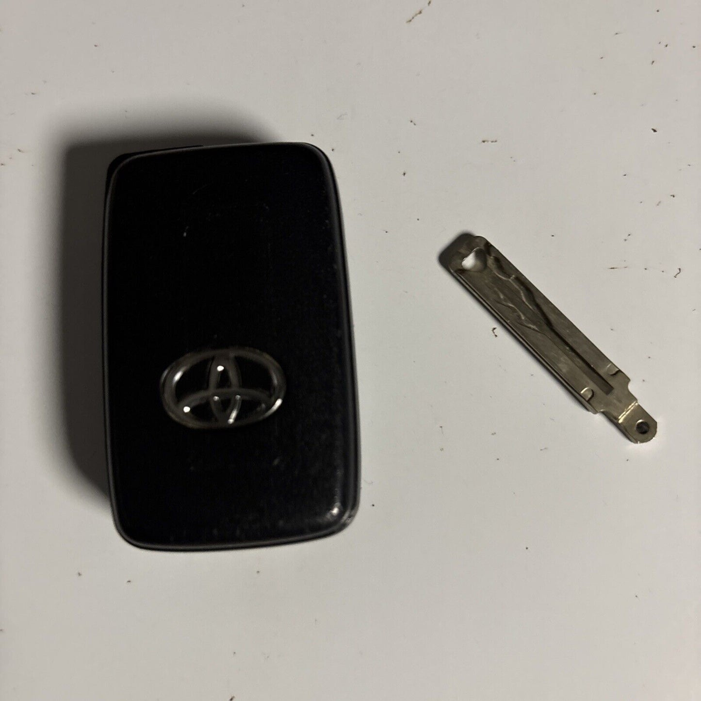 Toyota Key Fob Genuine Smart Key 001yua 1033 14ada-02