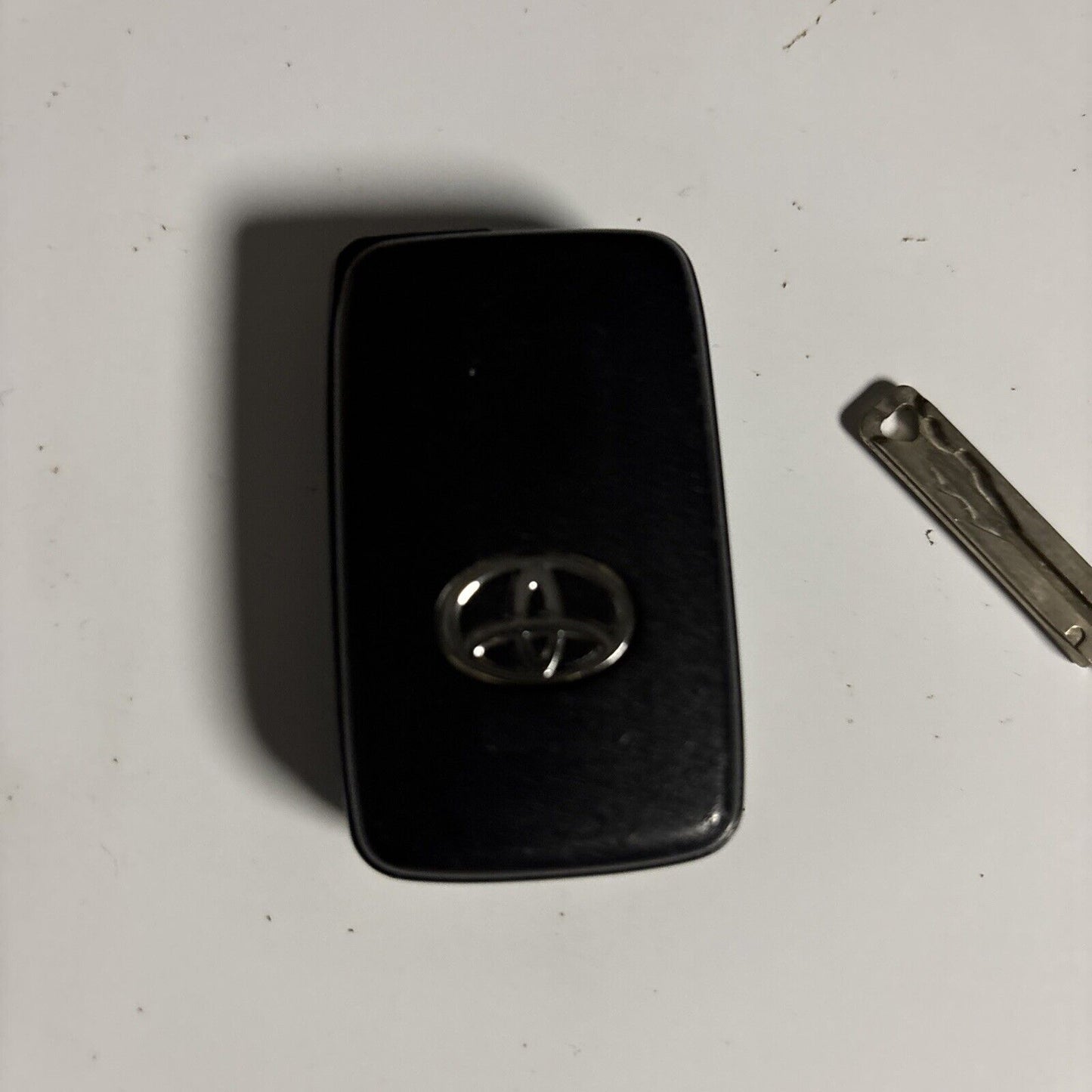Toyota Key Fob Genuine Smart Key 001yua 1033 14ada-02