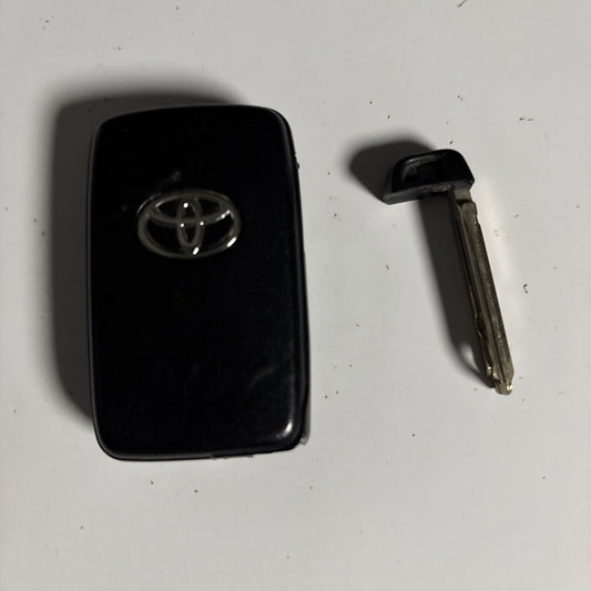 Toyota Key Fob Genuine Smart Key 001yua 1033  14ada-02