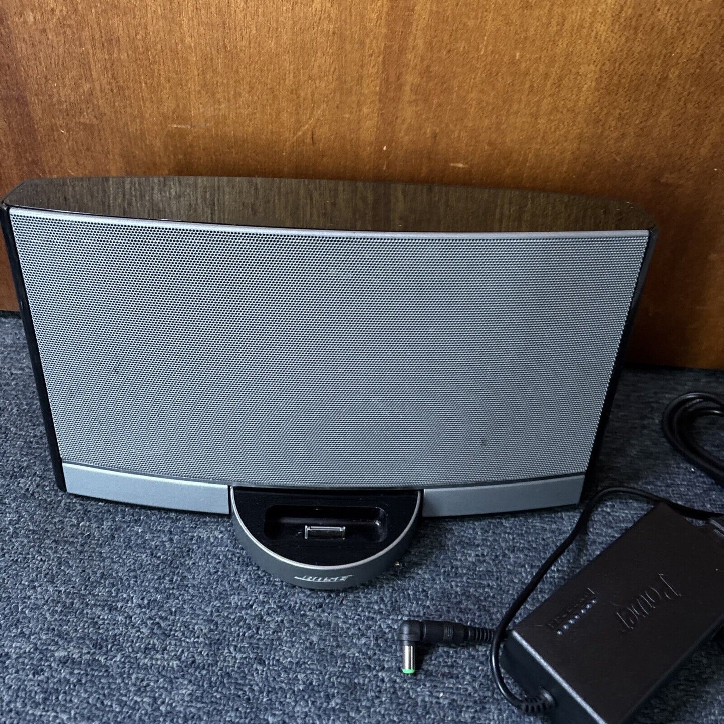 Bose SoundDock Portable Digital Music System 30-pin iPhone Dock