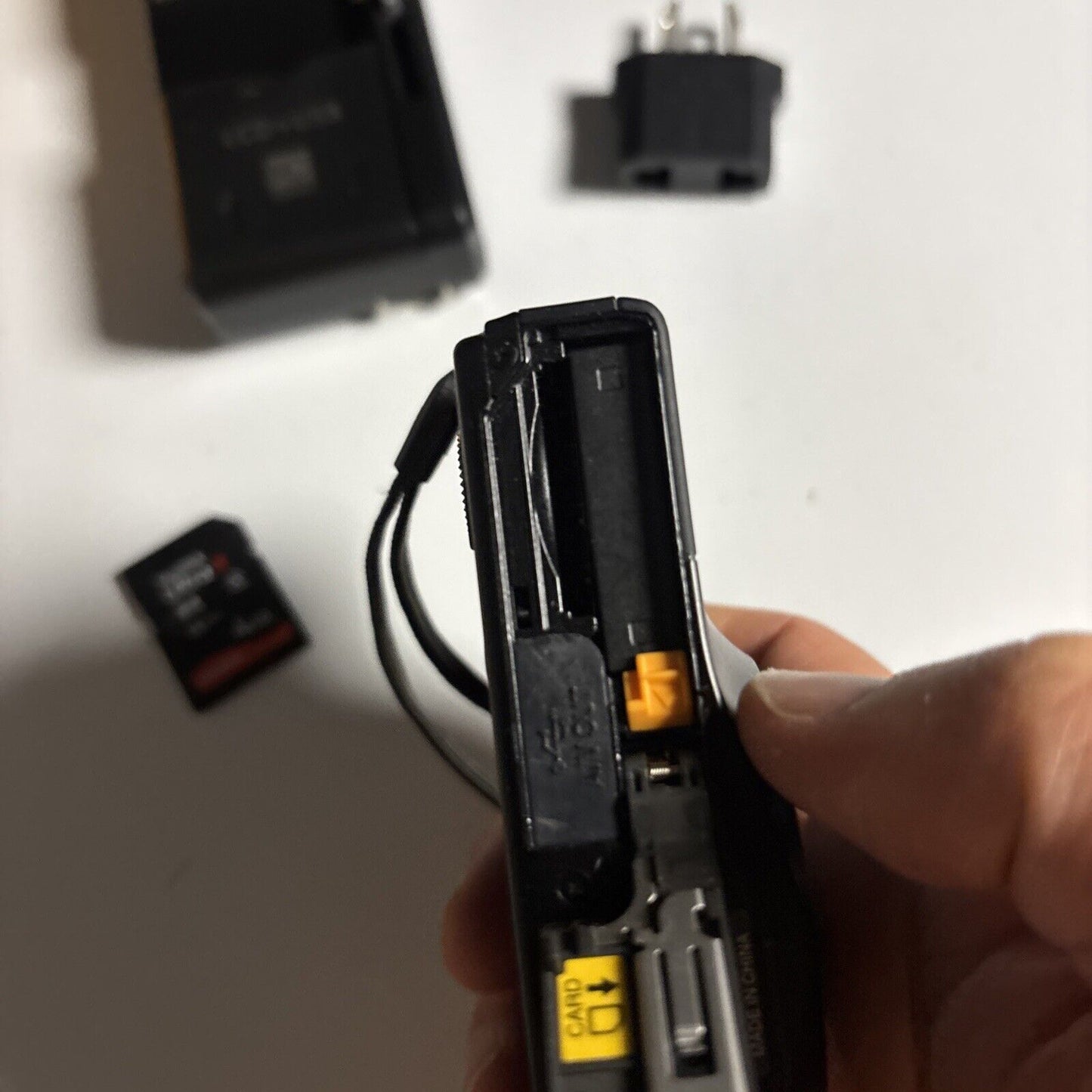Nikon Coolpix S8000 Digital Camera 14.2MP 4GB SD Card