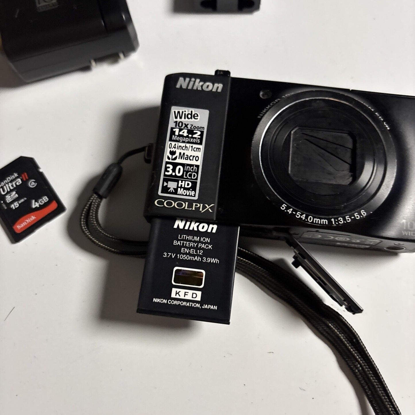 Nikon Coolpix S8000 Digital Camera 14.2MP 4GB SD Card