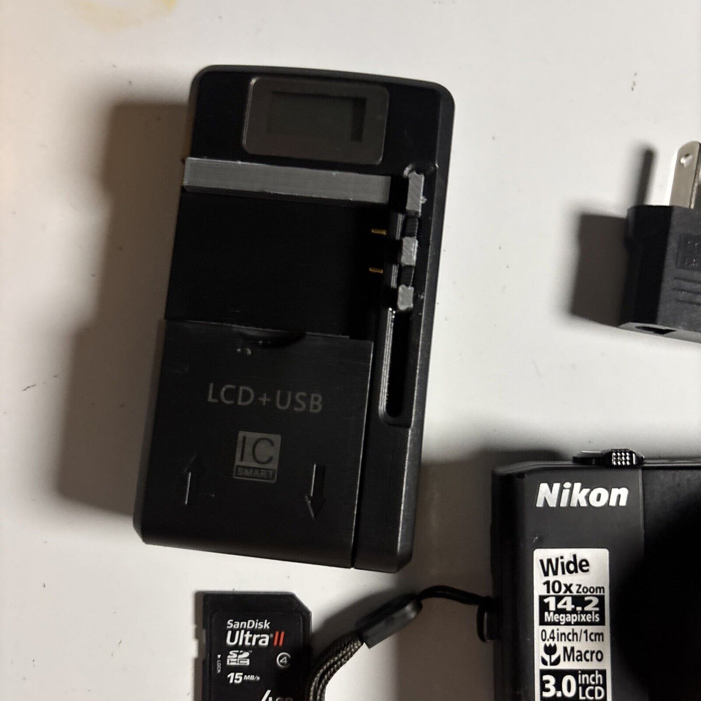 Nikon Coolpix S8000 Digital Camera 14.2MP 4GB SD Card
