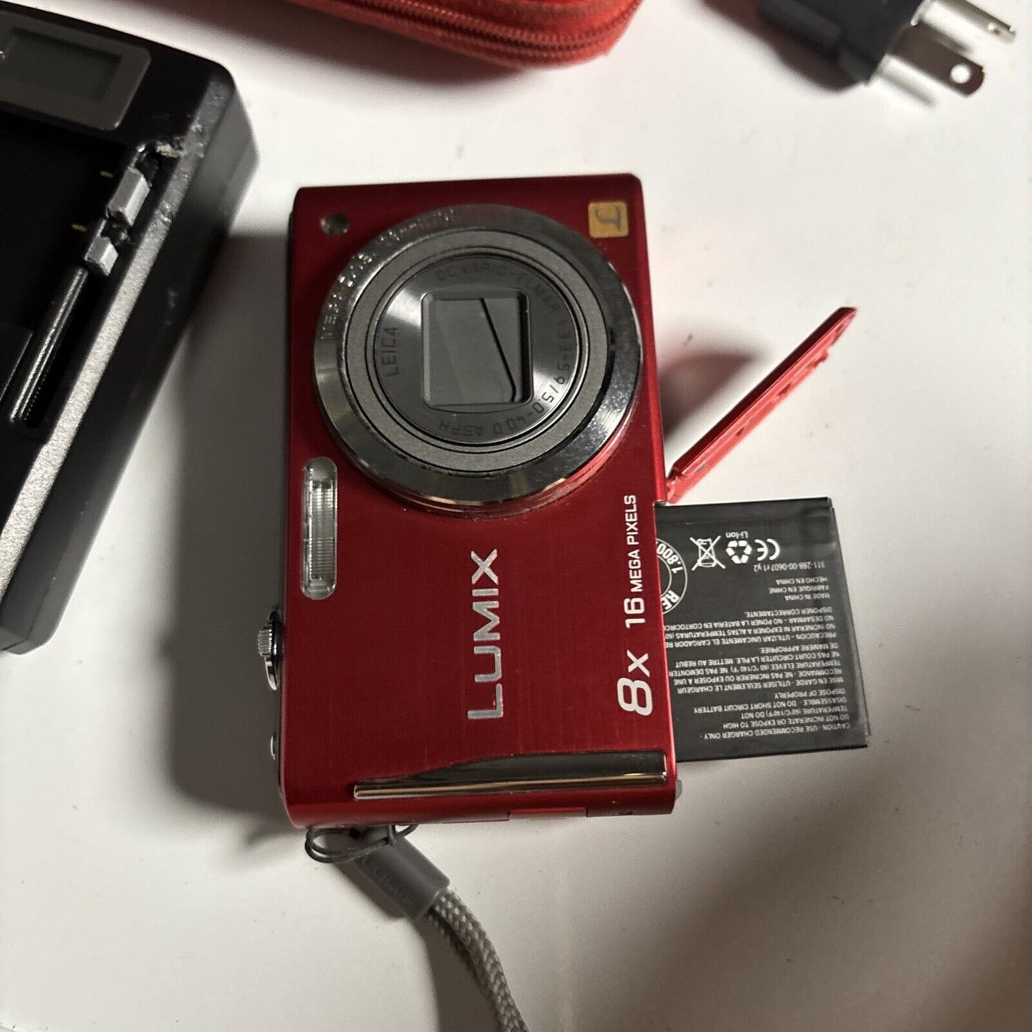 Panasonic Lumix DMC-FH25 Digital Camera 16MP  512MB SD Card
