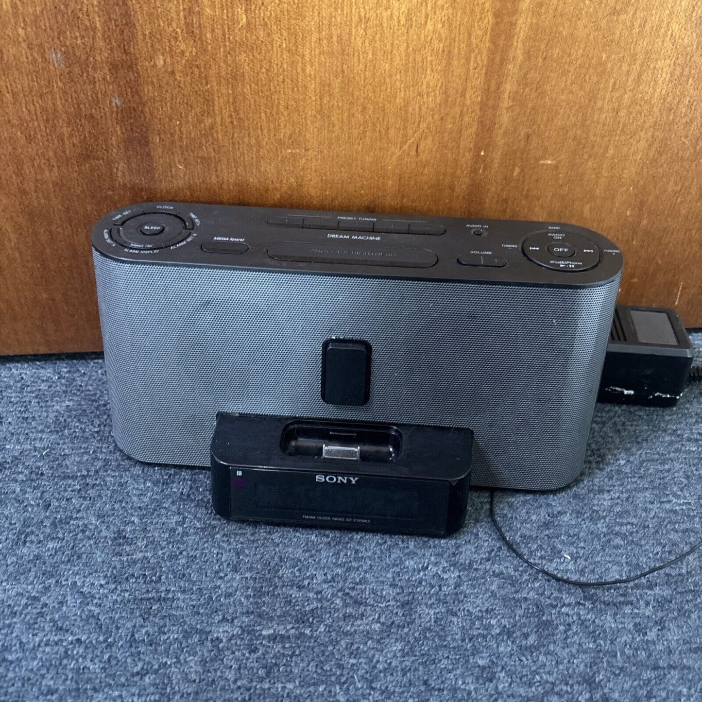 Sony Dream Machine Alarm Clock 30-pin iPod Dock AM/FM Radio ICF-C1ipmk2