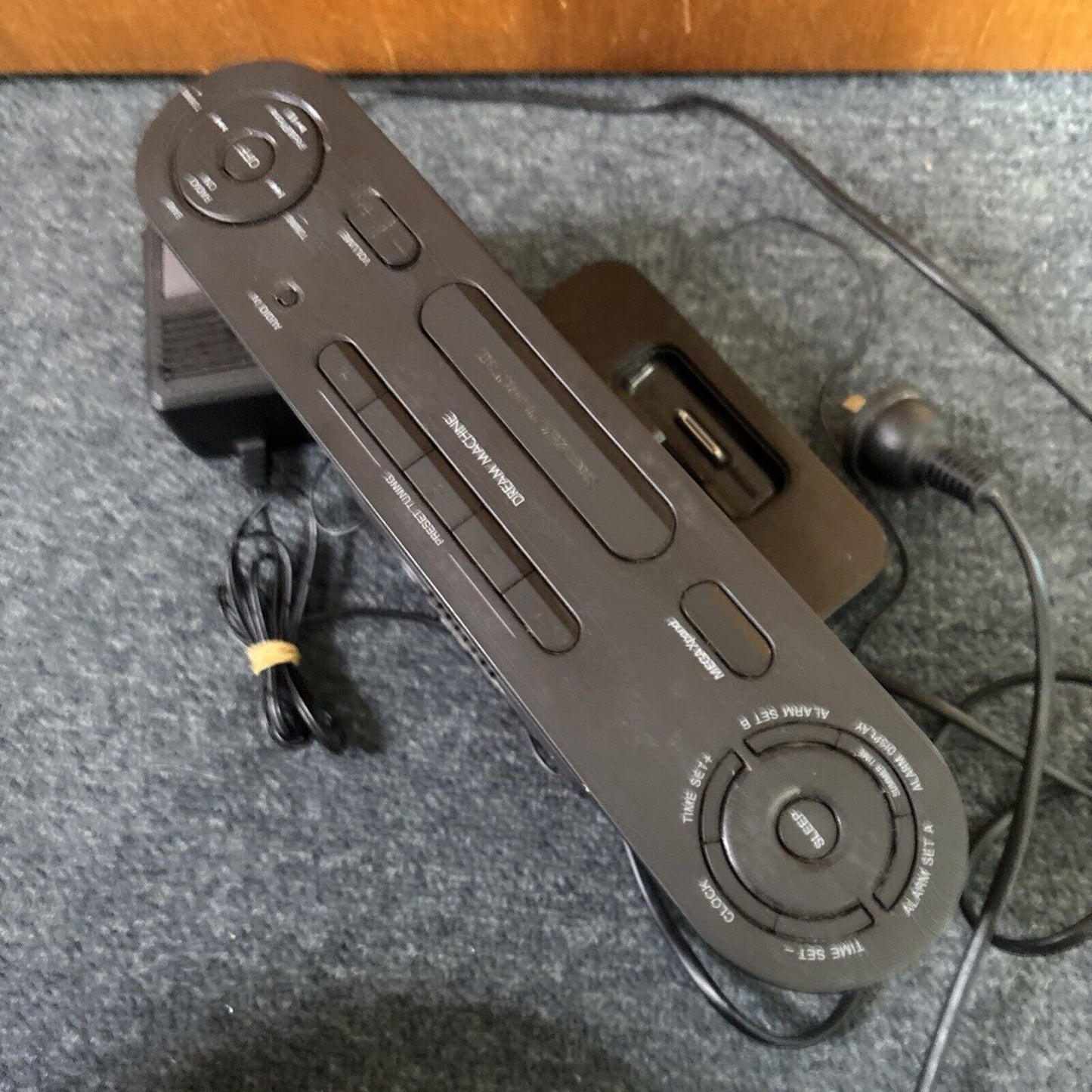 Sony Dream Machine Alarm Clock 30-pin iPod Dock AM/FM Radio ICF-C1ipmk2