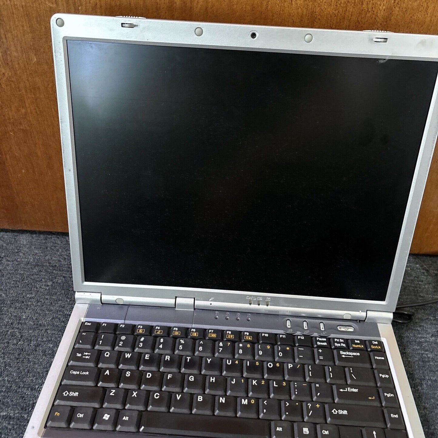 Clevo D400S 15" Laptop Pentium 4 DVD Floppy Disk Drive *For Parts Or Repair*