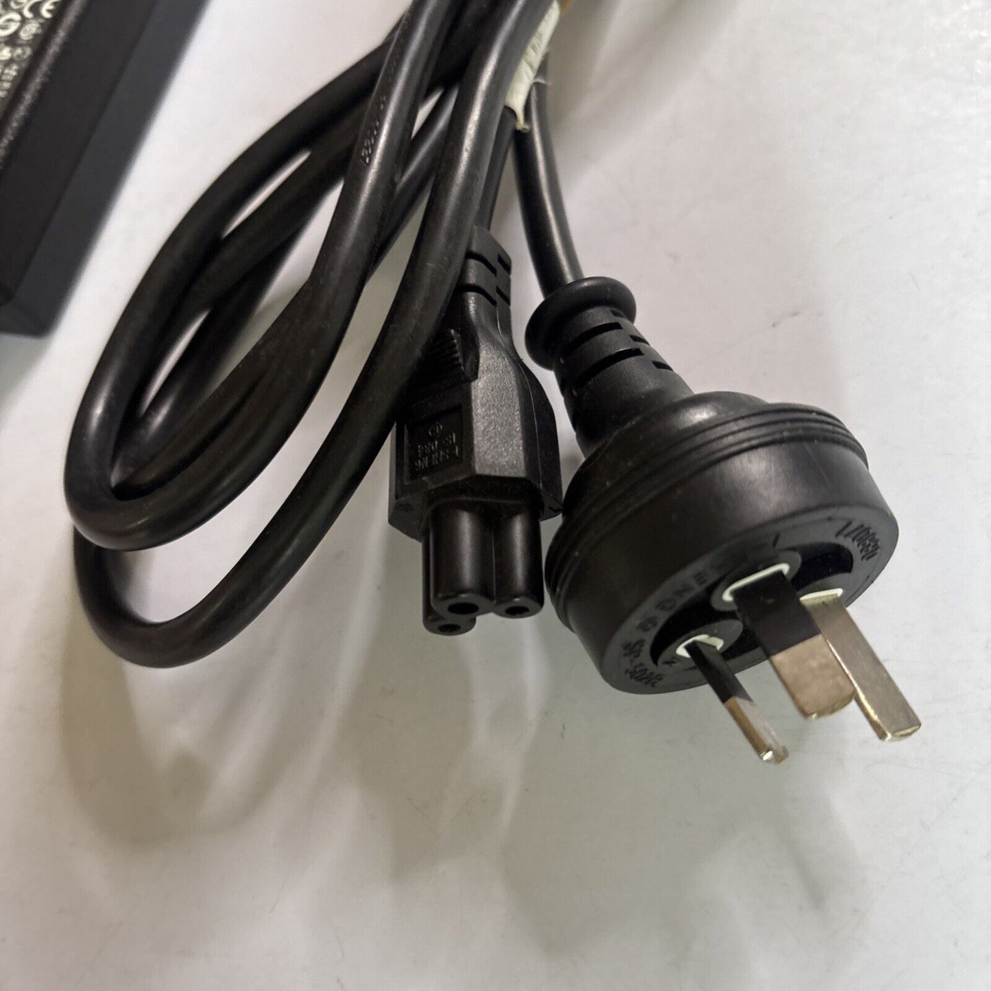 Genuine HP PPP012L-S AC Adapter 19V 4.7A 393954-001