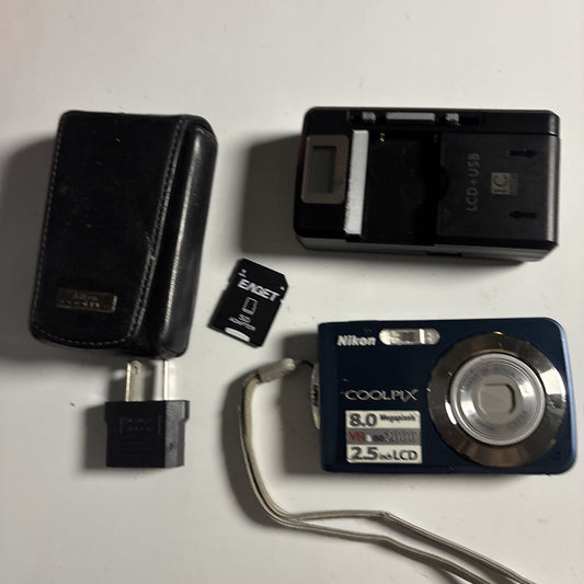 Nikon Coolpix S210 Digital Camera 8MP 1GB SD Card 8MP