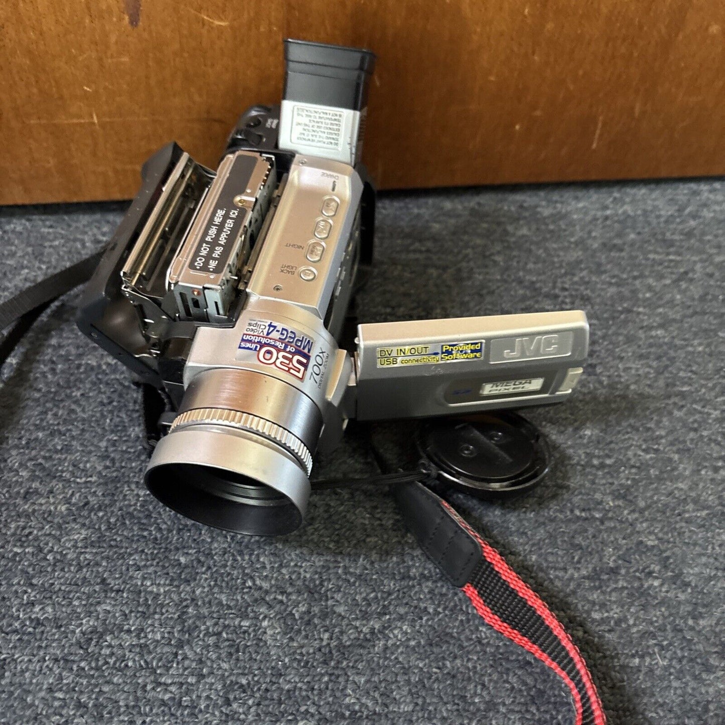 JVC Digital Video Camera GR-DVL820EA MiniDV *Not Working - For Parts Or Repair*