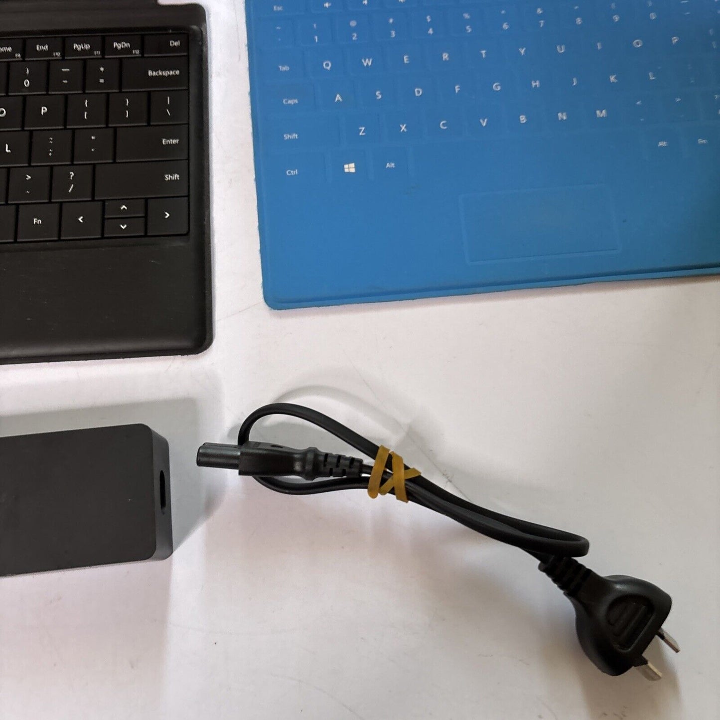 2x Microsoft Surface Windows RT 32GB Model 1516 2GB RAM Keyboard *1x AC Adapter*