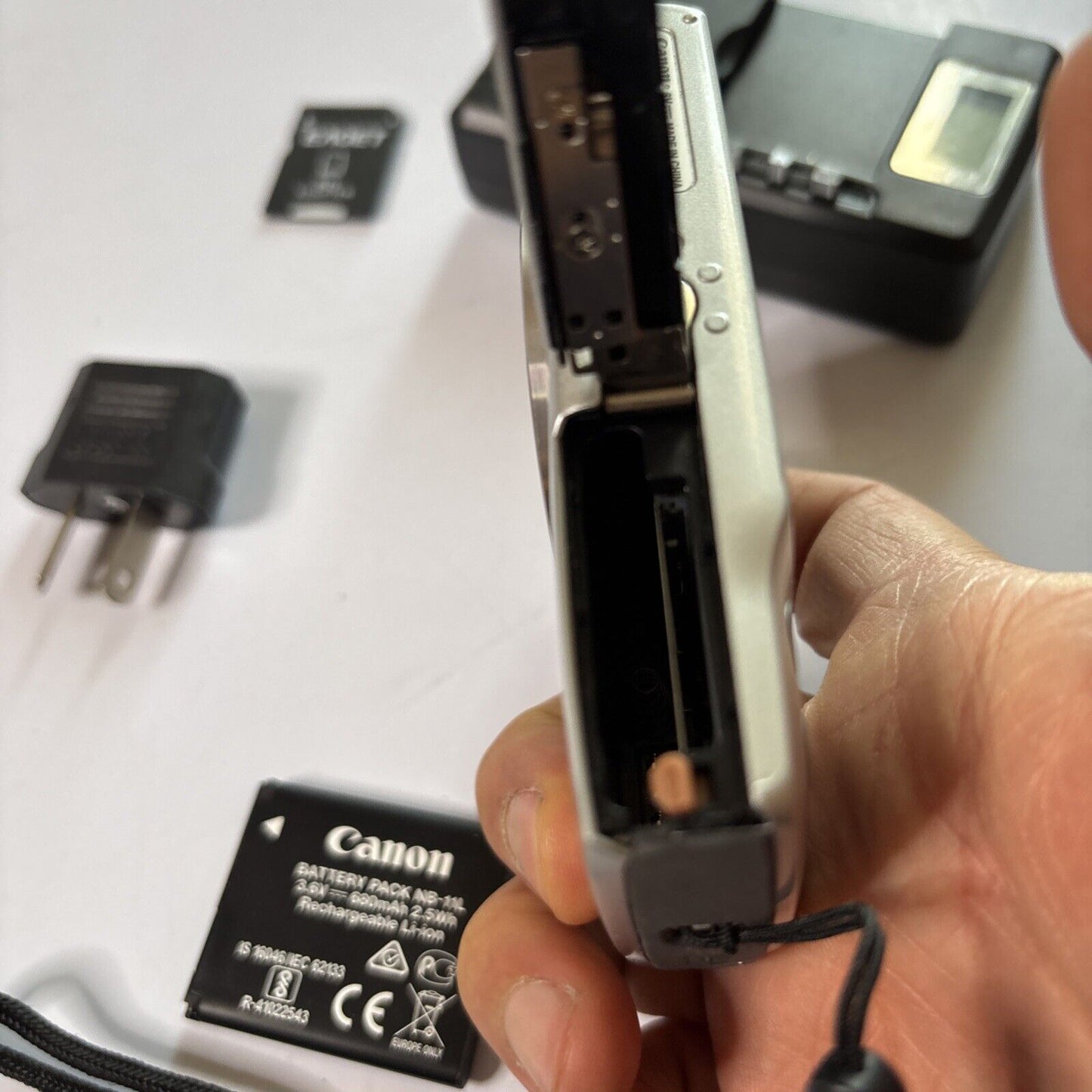 Canon IXUS 185 / ELPH 180 Digital Camera 1GB SD Card 20MP