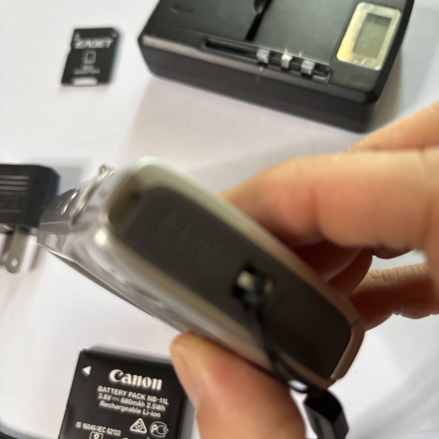 Canon IXUS 185 / ELPH 180 Digital Camera 1GB SD Card 20MP