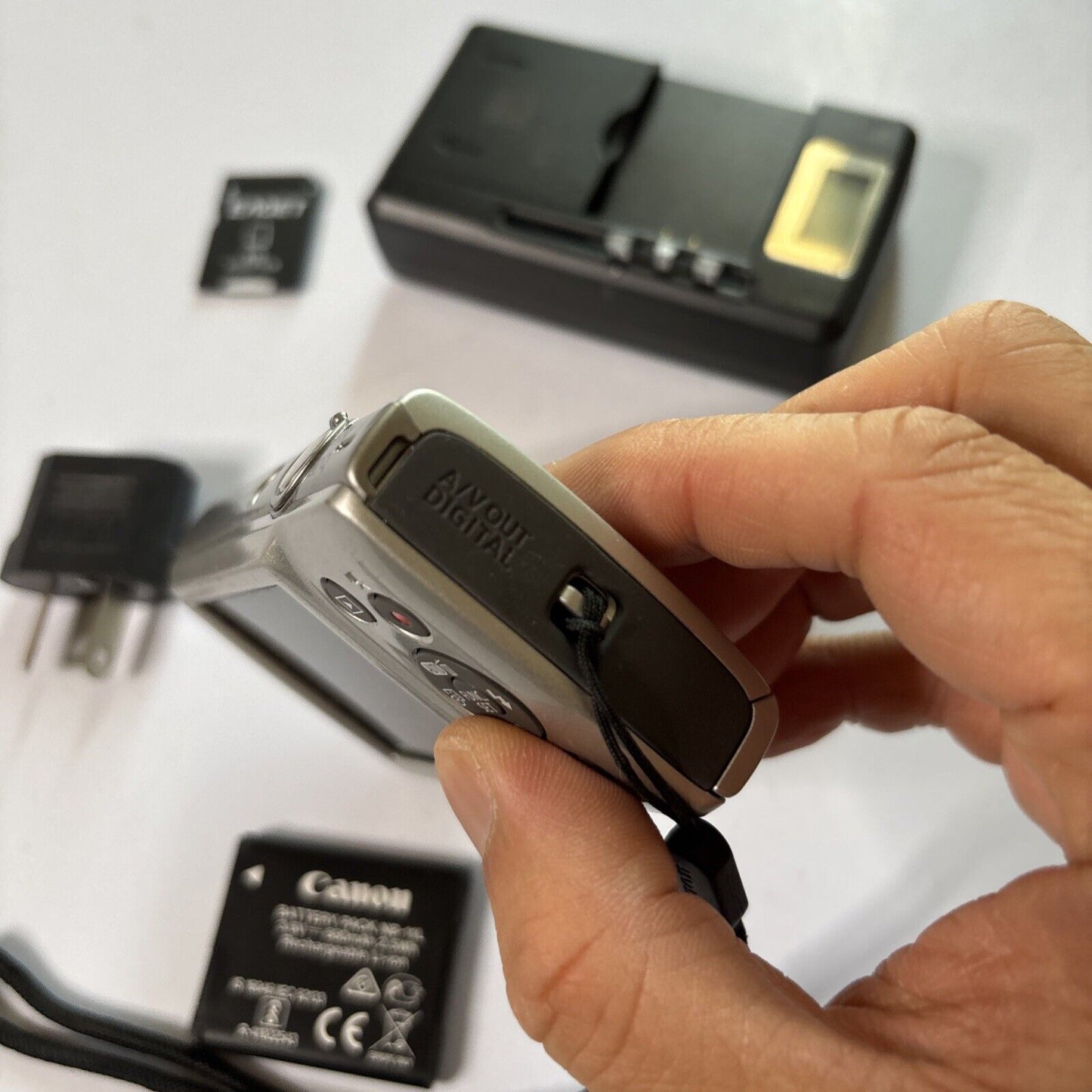 Canon IXUS 185 / ELPH 180 Digital Camera 1GB SD Card 20MP