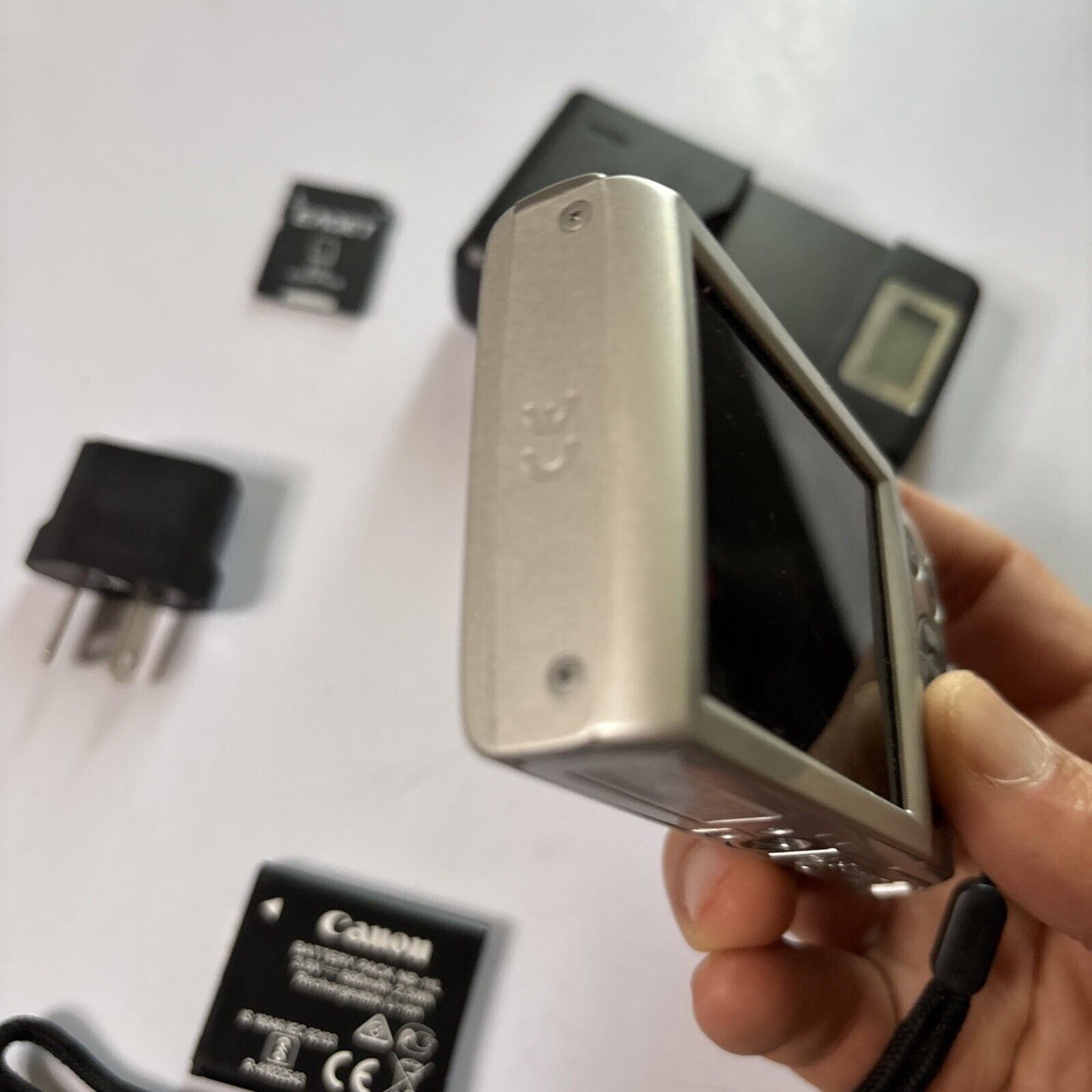 Canon IXUS 185 / ELPH 180 Digital Camera 1GB SD Card 20MP