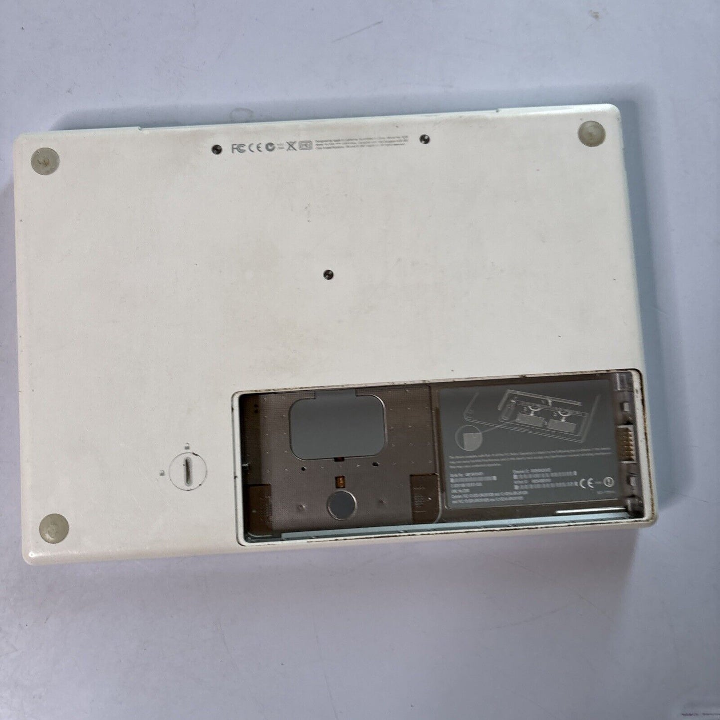 Apple MacBook A1181 2gb RAM *For Parts Or Repair*