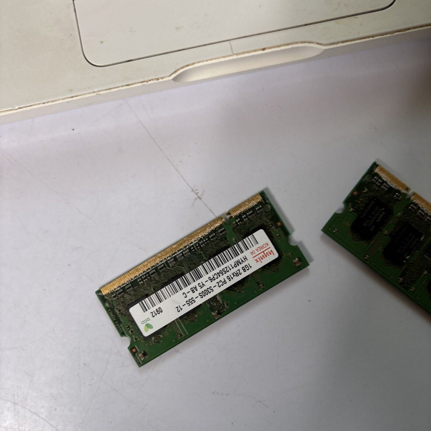 Apple MacBook A1181 2gb RAM *For Parts Or Repair*