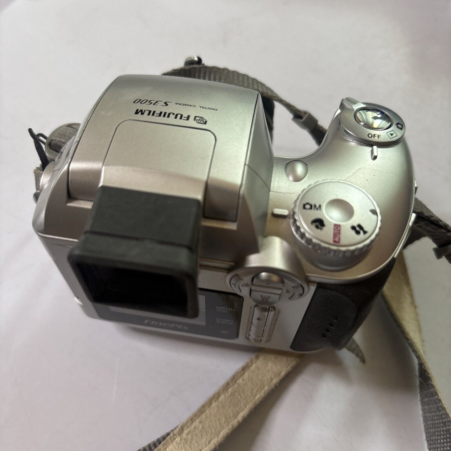 Fujifilm Finepix S3500 Digital Camera 4MP
