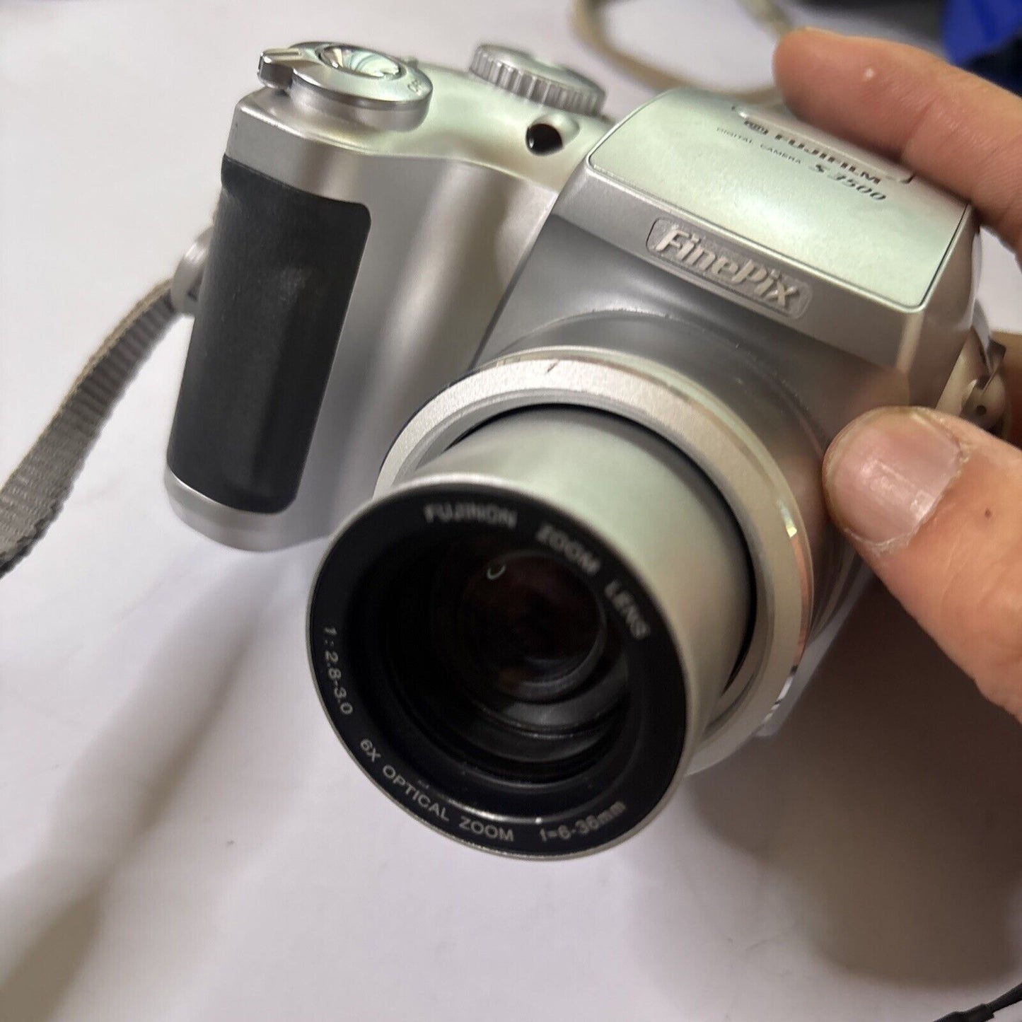 Fujifilm Finepix S3500 Digital Camera 4MP