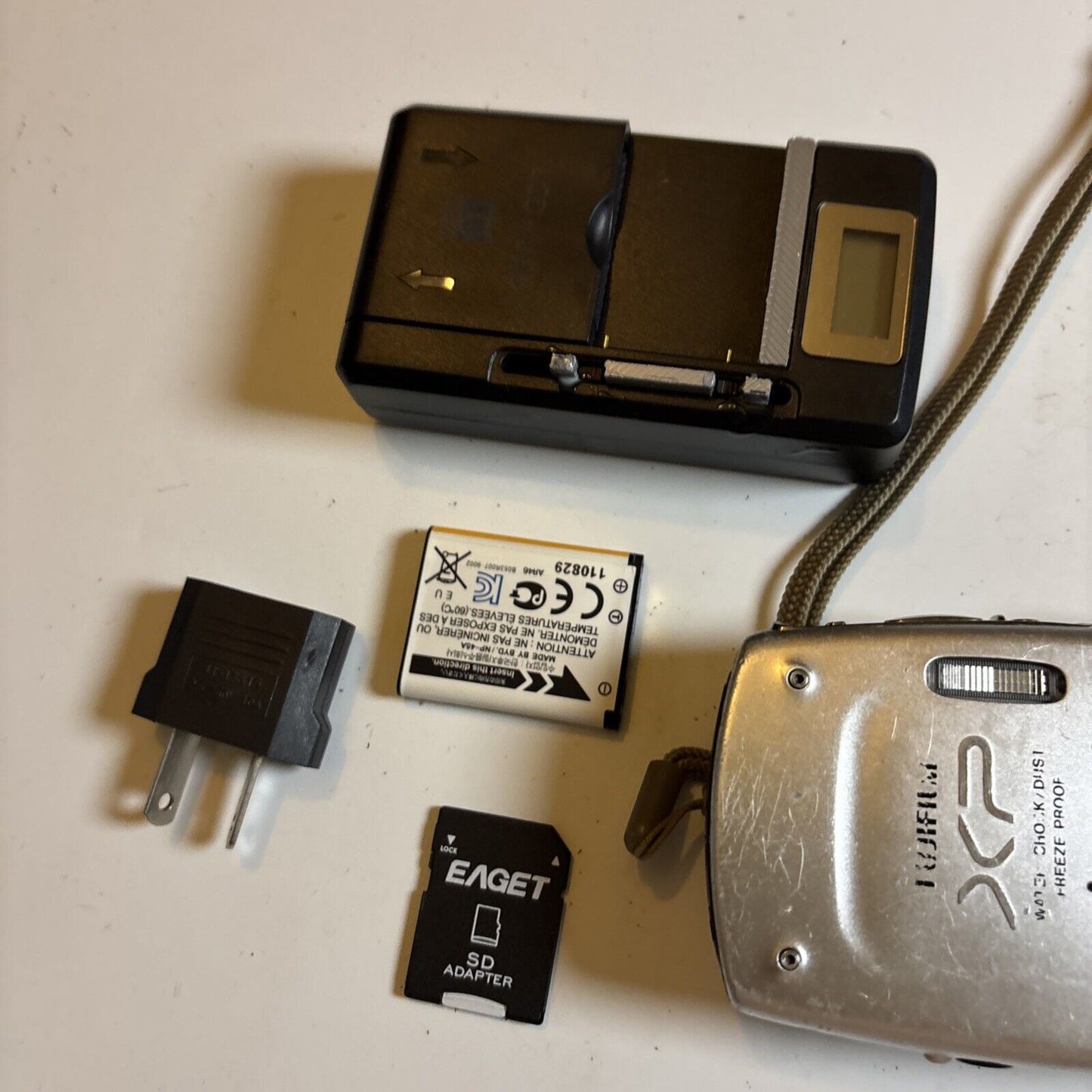 Fujifilm Finepix XP20 Digital Camera Waterproof 1GB SD Card 14.2MP