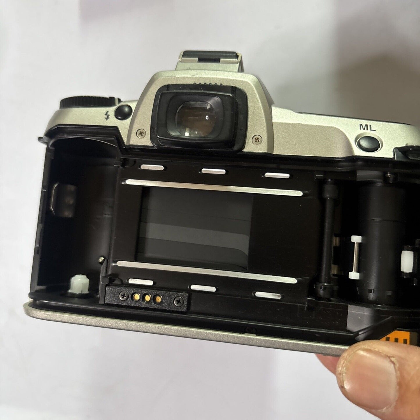 Pentax MZ-30 SLR 35mm Camera SMC Pentax-F 35-80mm Lens