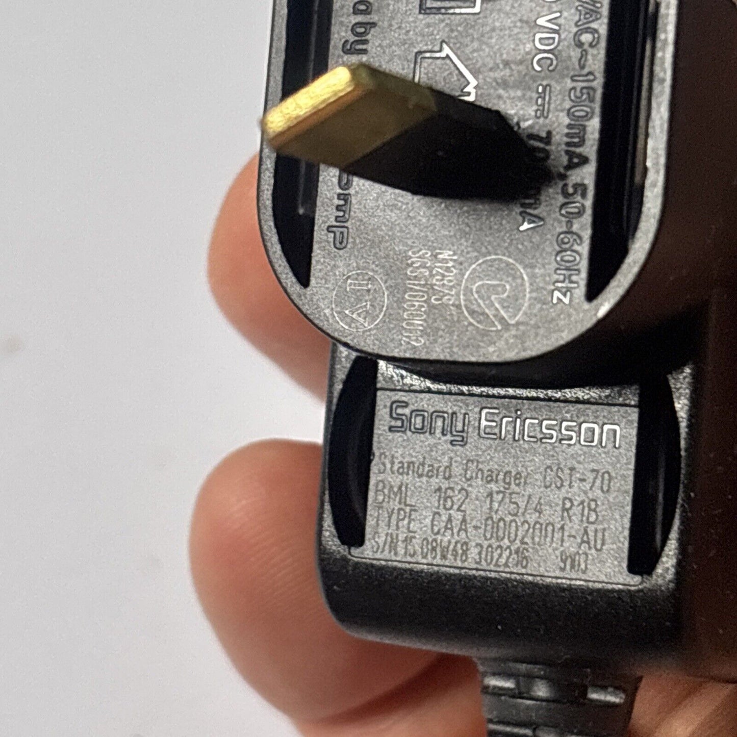 Genuine Sony Ericsson CST-70 Phone Charger 4.9V 700mA