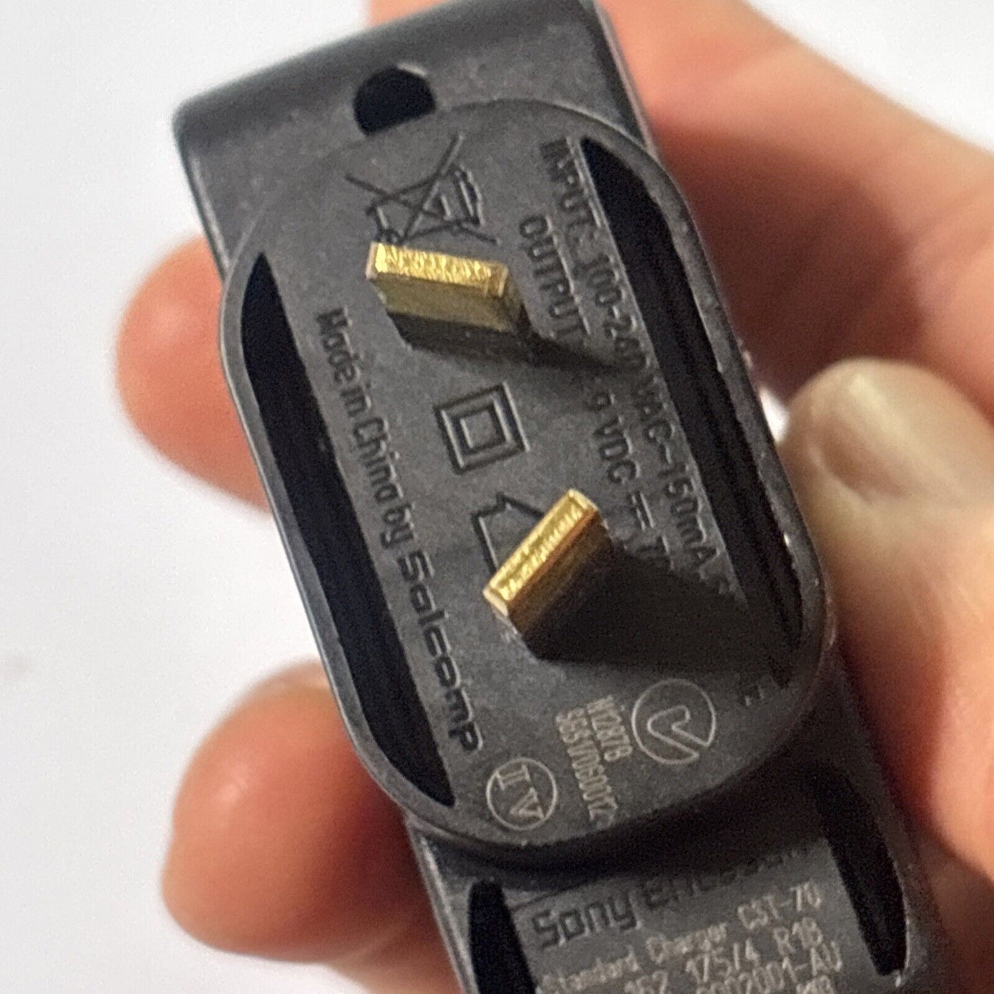 Genuine Sony Ericsson CST-70 Phone Charger 4.9V 700mA