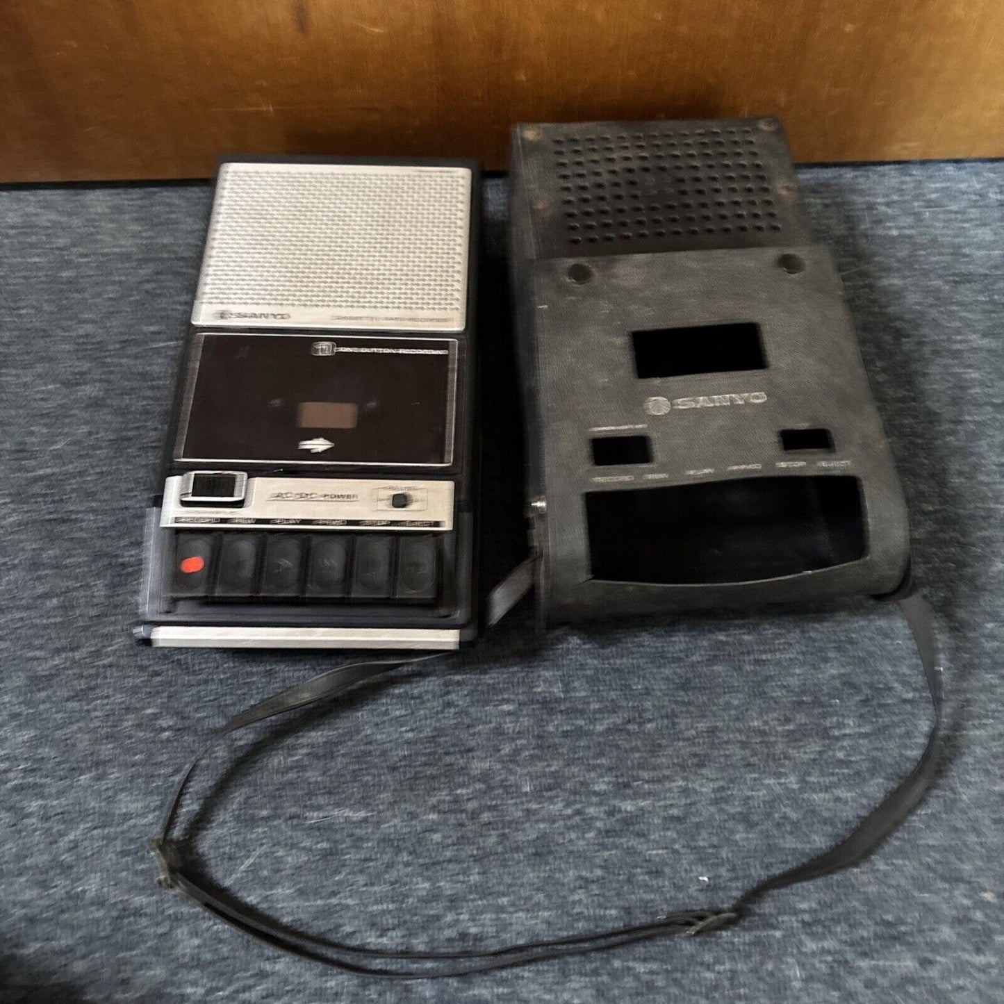 Sanyo Cassette Tape Recorder M2511 *Not Working For Parts Repair*