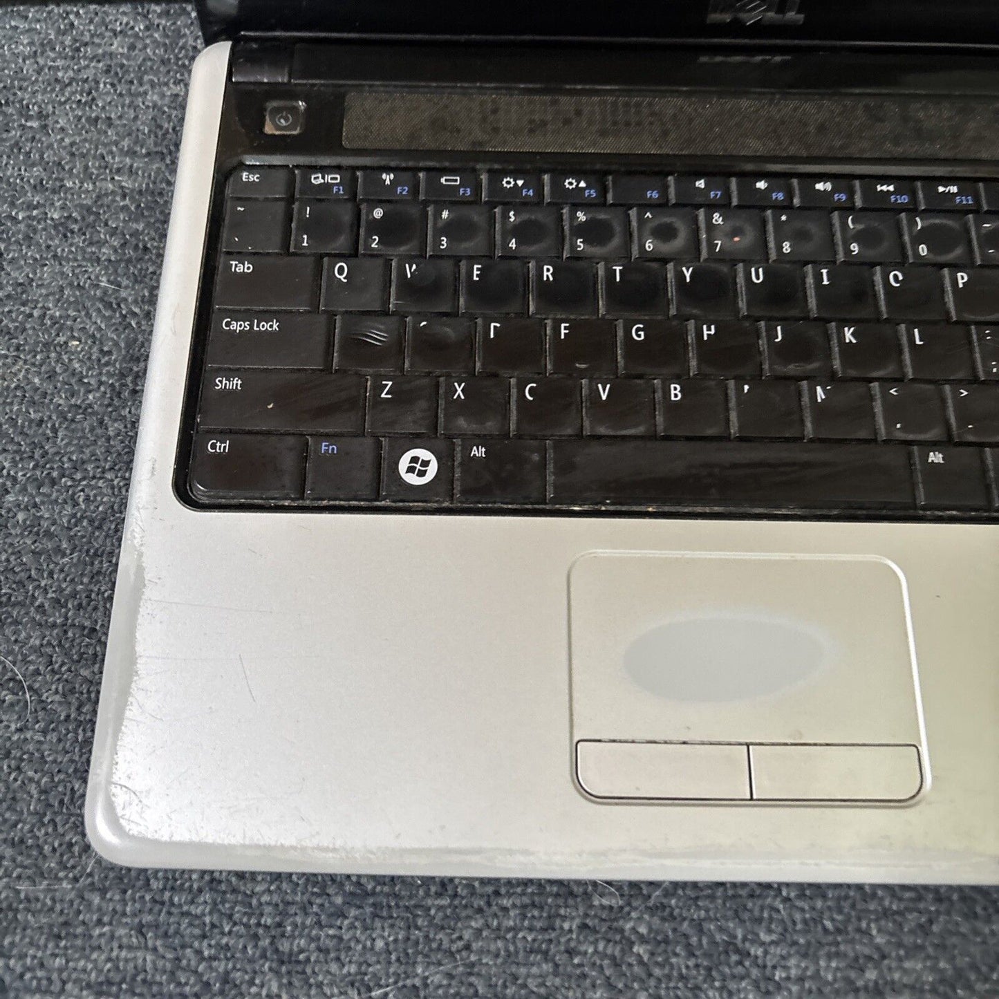 Dell Inspiron 1440 4GB RAM *Doesn't Turn On - For Parts Or Repair*