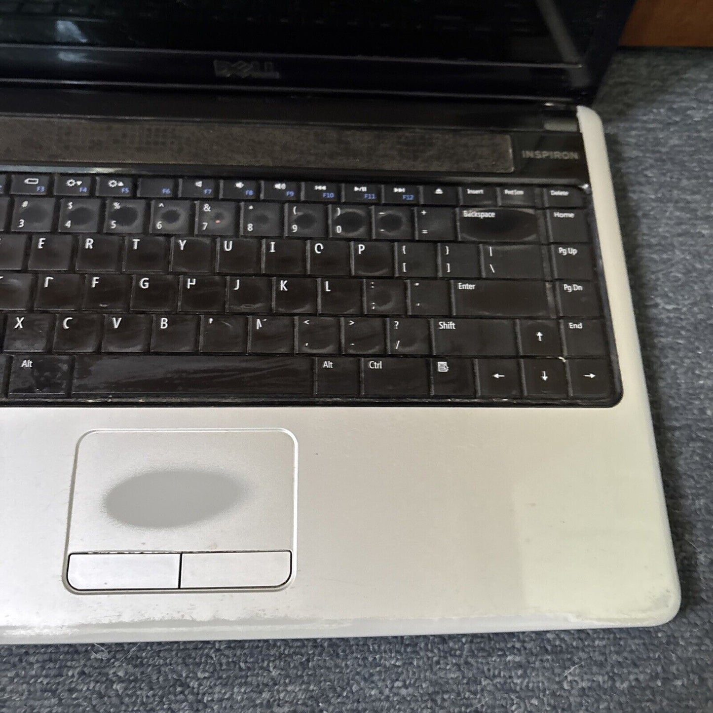 Dell Inspiron 1440 4GB RAM *Doesn't Turn On - For Parts Or Repair*