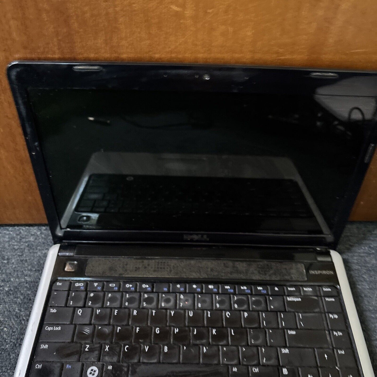 Dell Inspiron 1440 4GB RAM *Doesn't Turn On - For Parts Or Repair*