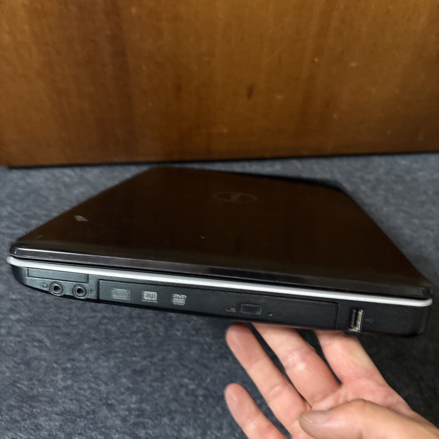 Dell Inspiron 1440 4GB RAM *Doesn't Turn On - For Parts Or Repair*