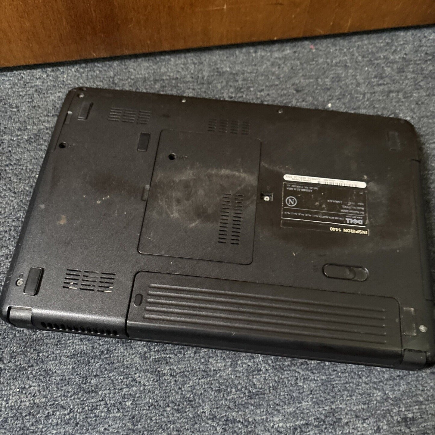 Dell Inspiron 1440 4GB RAM *Doesn't Turn On - For Parts Or Repair*