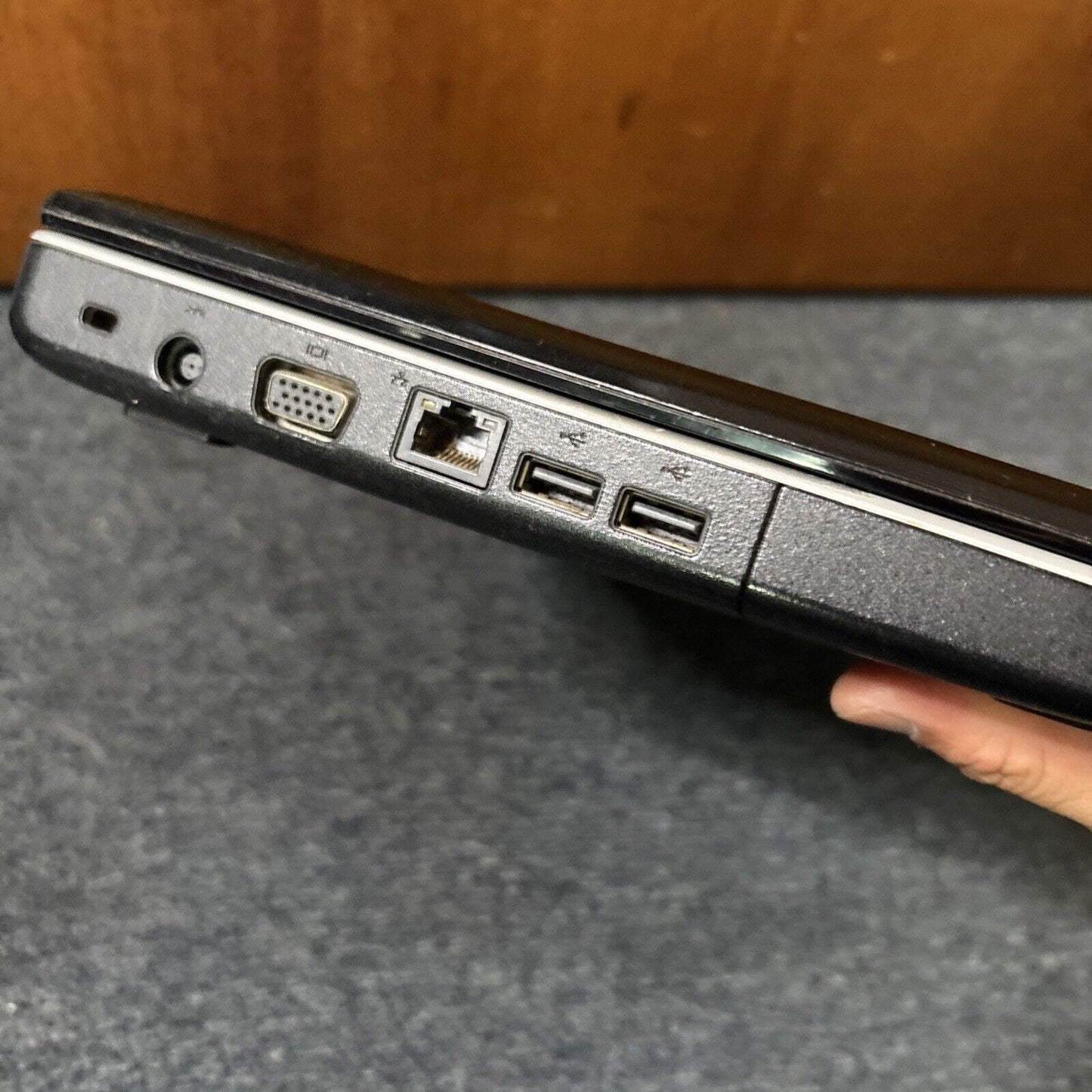 Dell Inspiron 1440 4GB RAM *Doesn't Turn On - For Parts Or Repair*