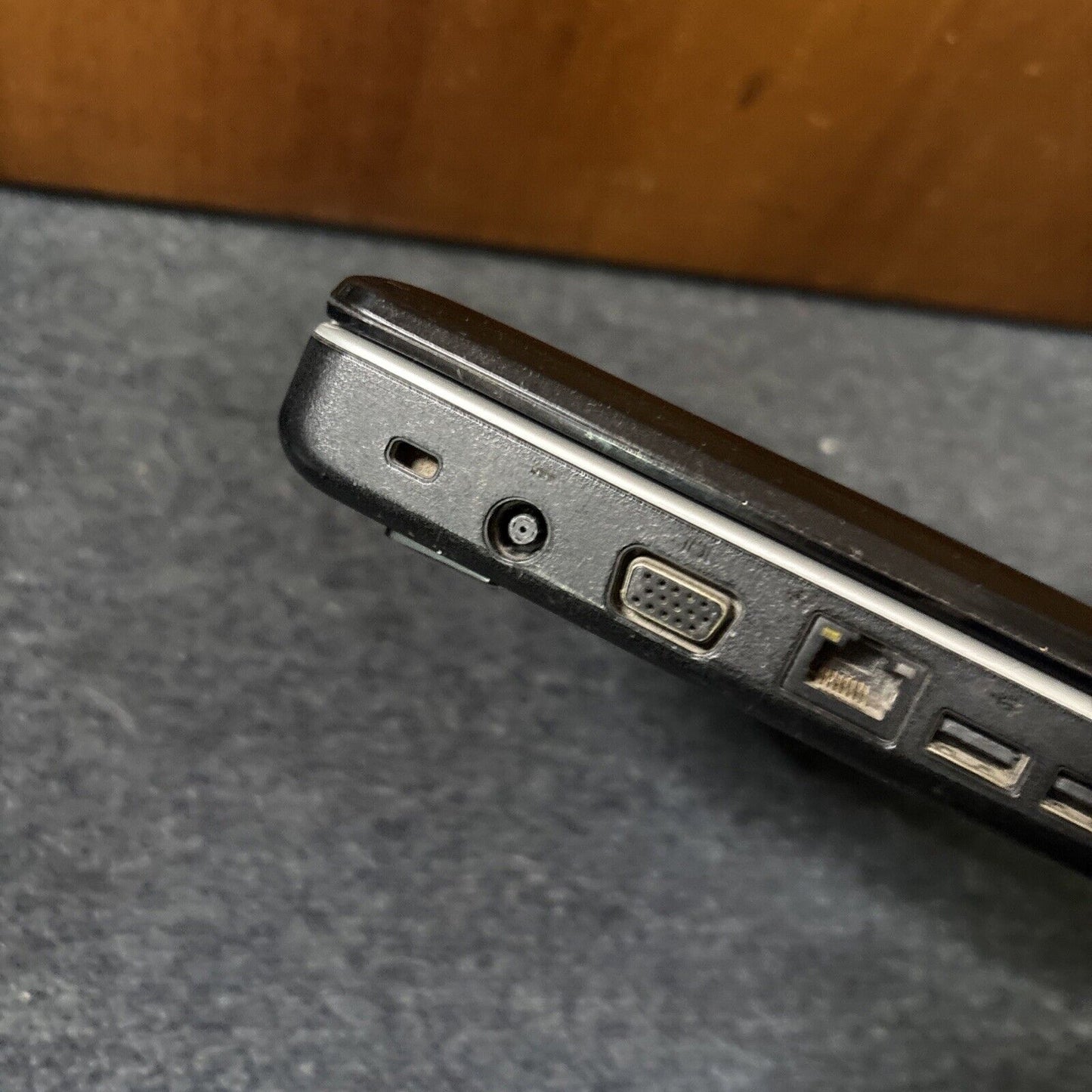 Dell Inspiron 1440 4GB RAM *Doesn't Turn On - For Parts Or Repair*