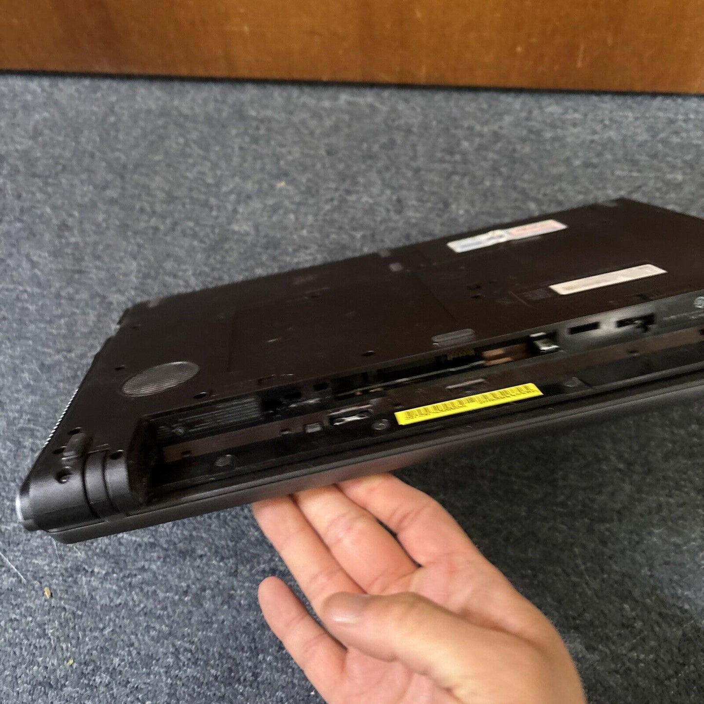 HP 530 75gb HDD Laptop 2gb RAM DVD Drive *Not Working For Parts Repair*