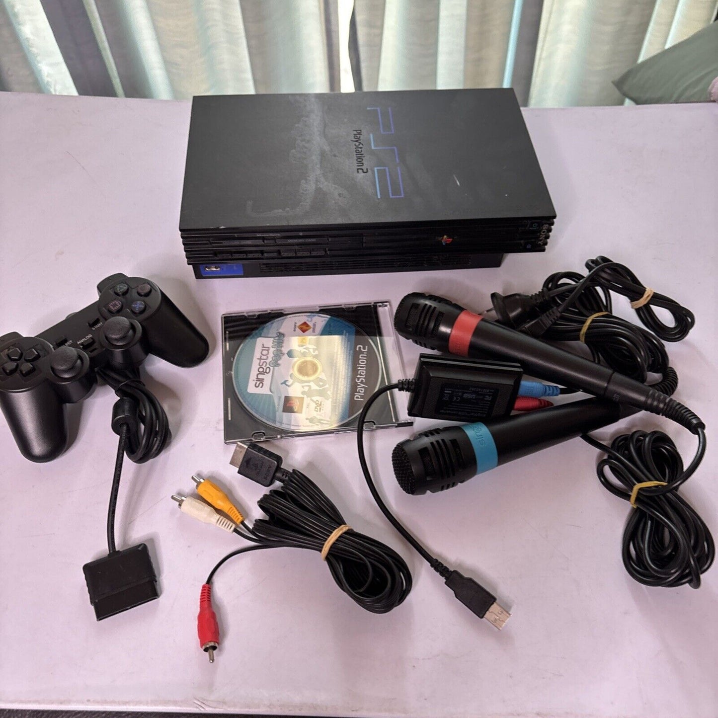 Sony Playstation 2 Fat Console SingStar Pop Hits Game + Microphone PAL Scph-3900