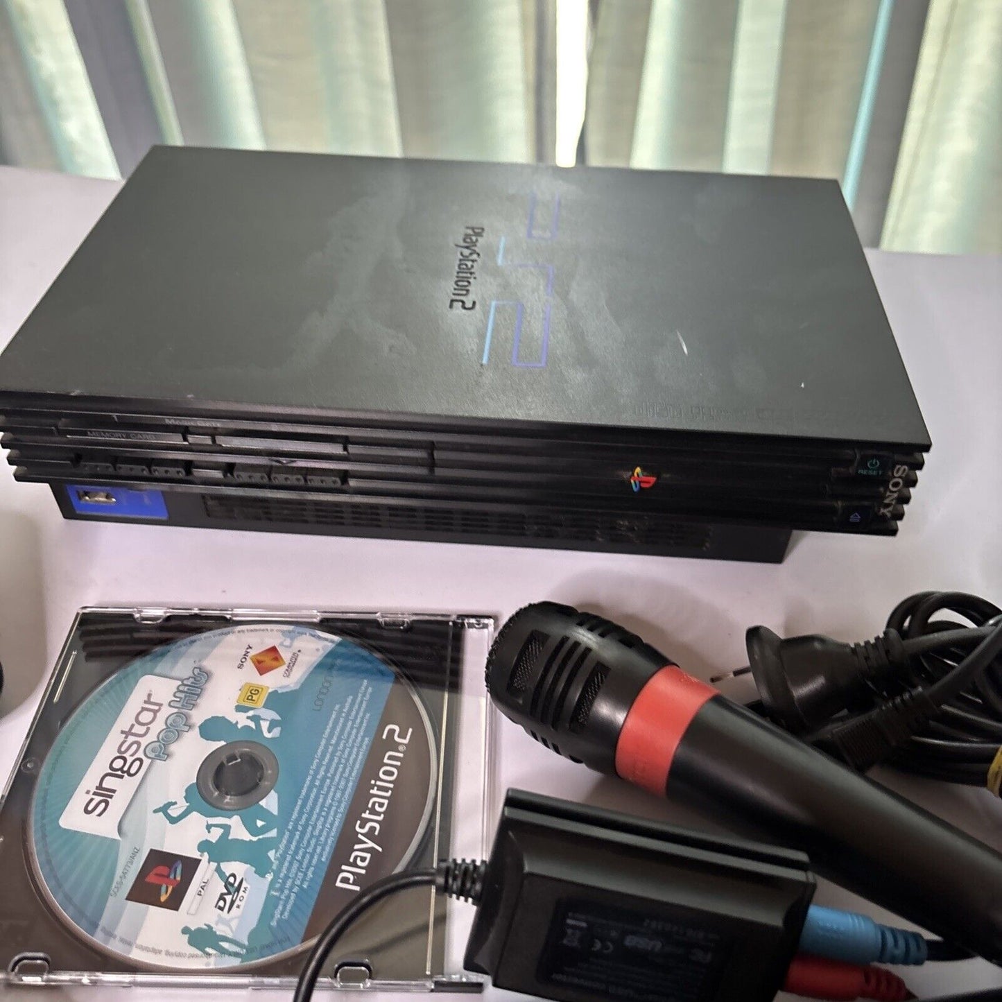 Sony Playstation 2 Fat Console SingStar Pop Hits Game + Microphone PAL Scph-3900