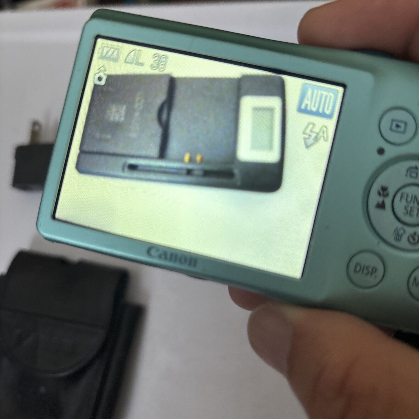 Canon IXUS 105 PowerShot Digital Camera 12.1 MP 128mb SD Card