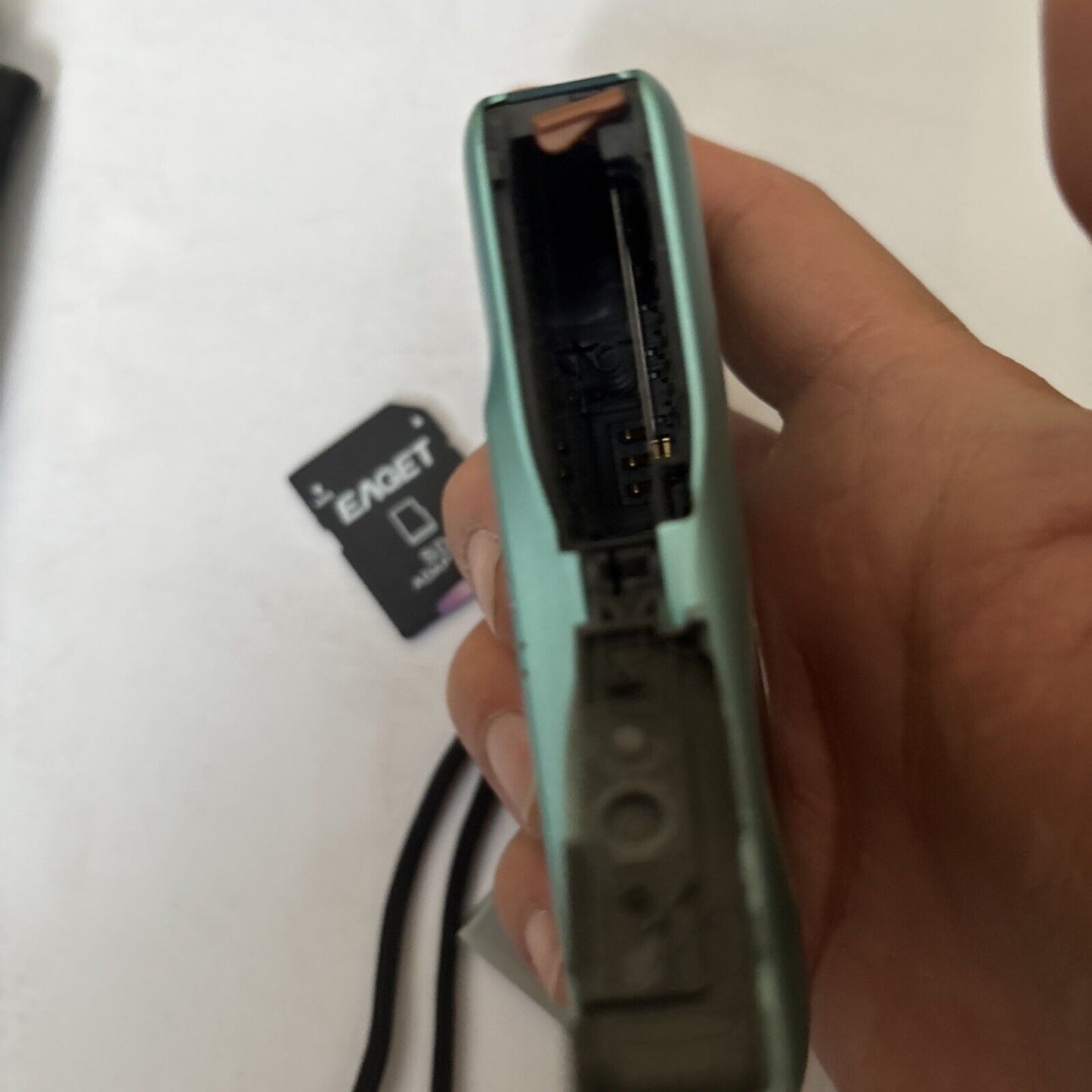 Canon IXUS 105 PowerShot Digital Camera 12.1 MP 128mb SD Card