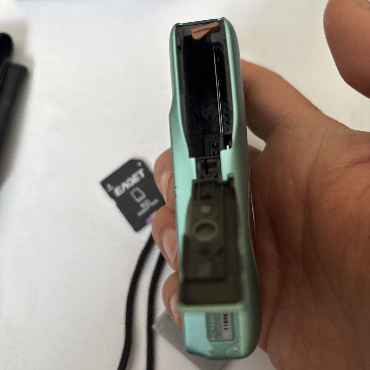 Canon IXUS 105 PowerShot Digital Camera 12.1 MP 128mb SD Card