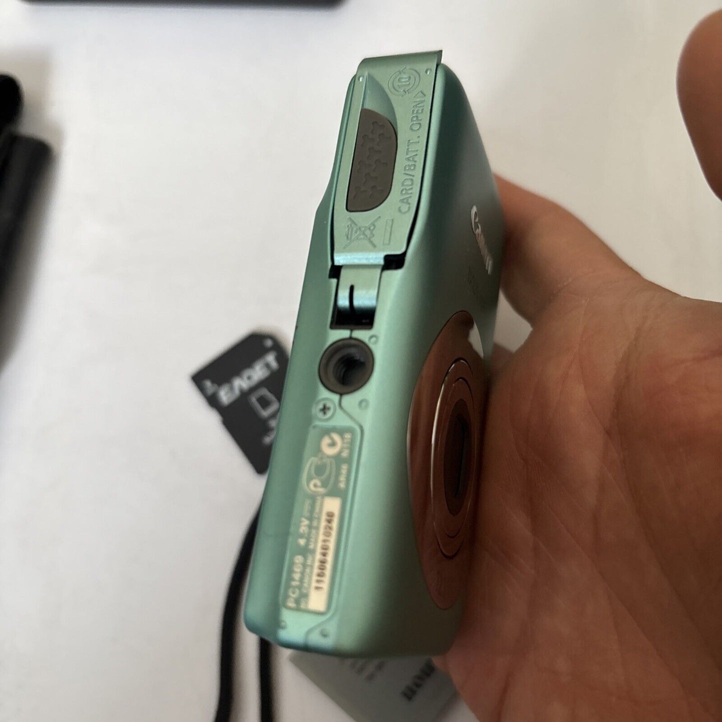 Canon IXUS 105 PowerShot Digital Camera 12.1 MP 128mb SD Card