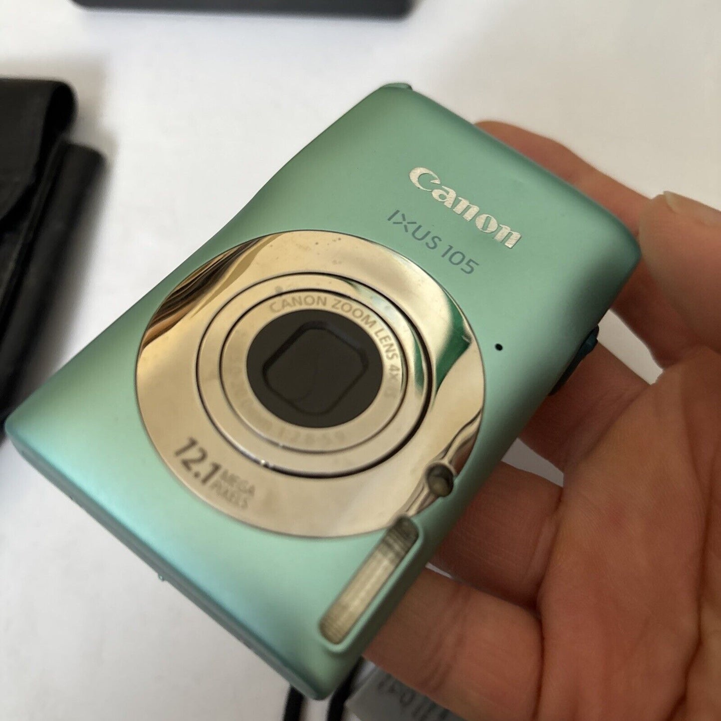 Canon IXUS 105 PowerShot Digital Camera 12.1 MP 128mb SD Card