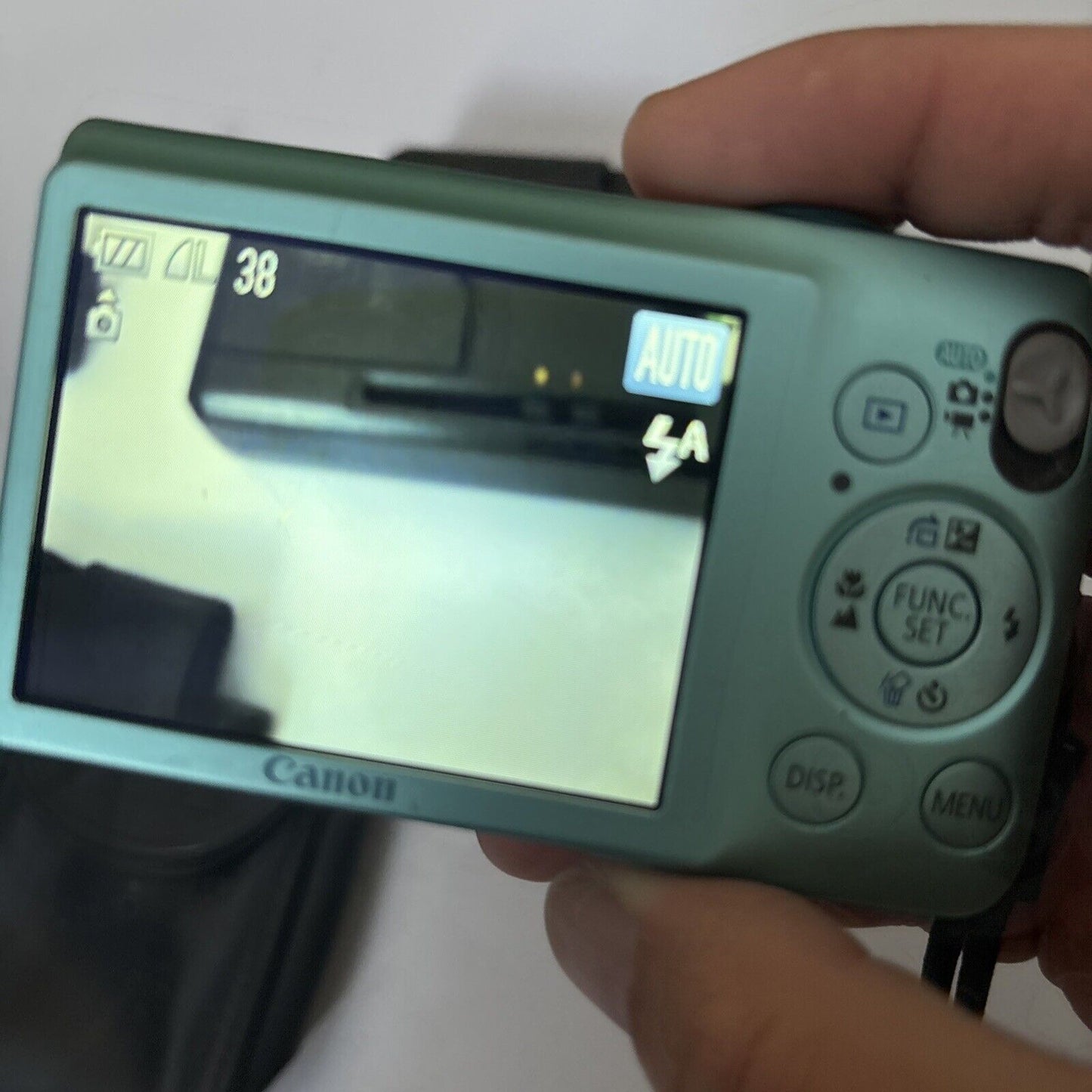 Canon IXUS 105 PowerShot Digital Camera 12.1 MP 128mb SD Card