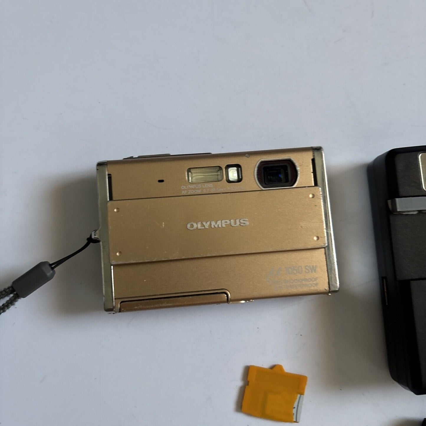 Olympus µ 1050 SW Digital Camera 10.1 MP ShockProof Waterproof 1GB SD Card