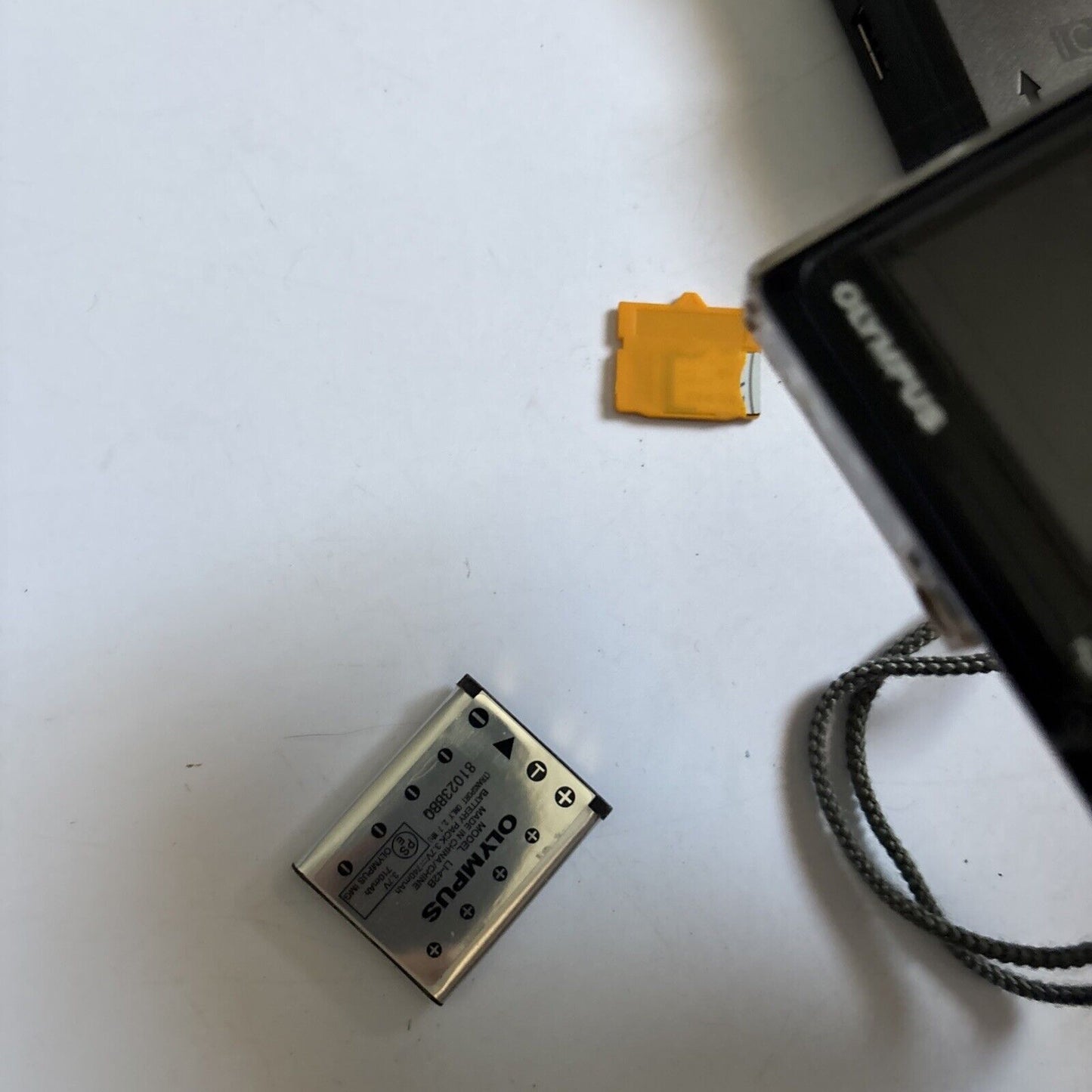 Olympus µ 1050 SW Digital Camera 10.1 MP ShockProof Waterproof 1GB SD Card