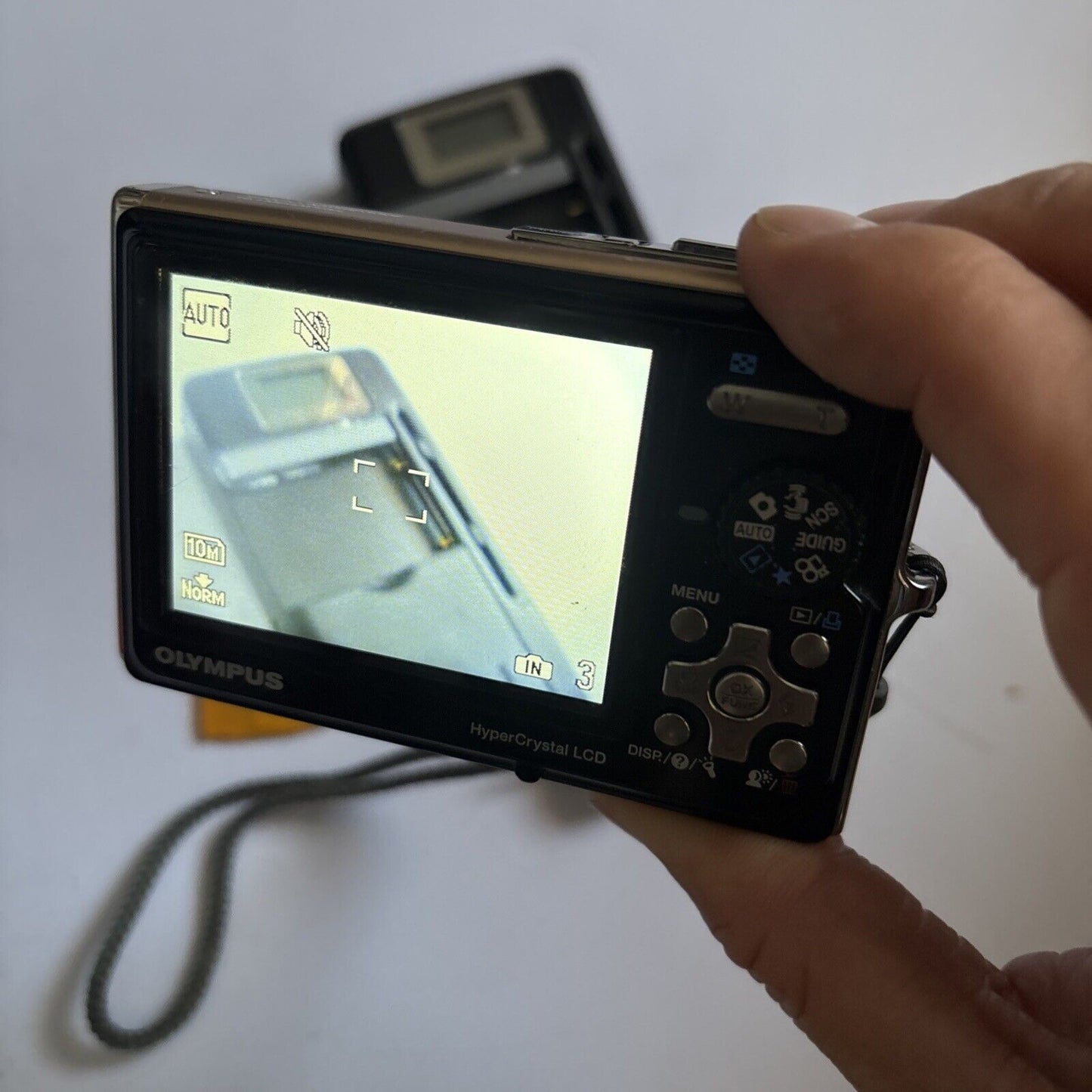 Olympus µ 1050 SW Digital Camera 10.1 MP ShockProof Waterproof 1GB SD Card