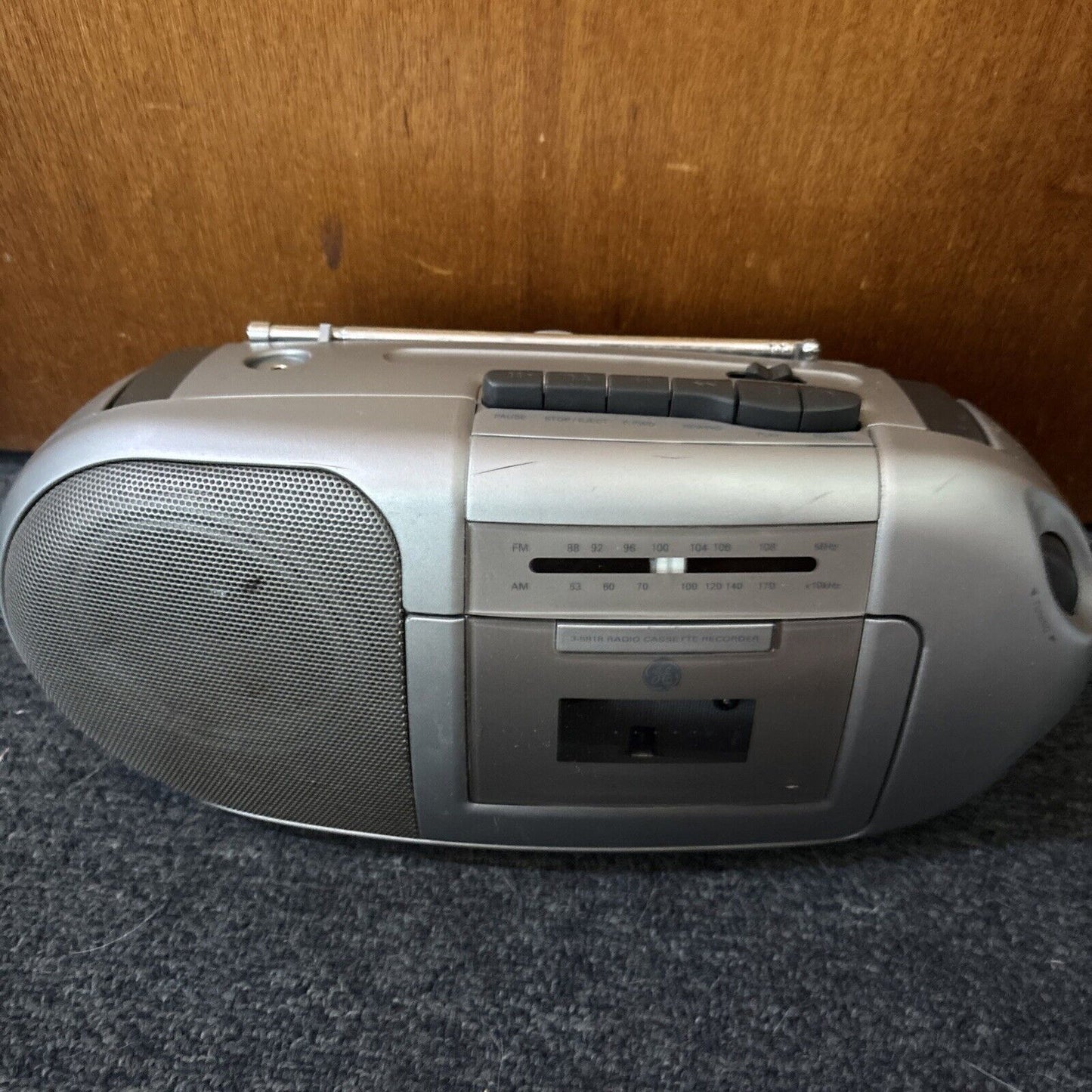 General Electric GE Portable Cassette Recorder Tape AM/FM Radio EA3-5818