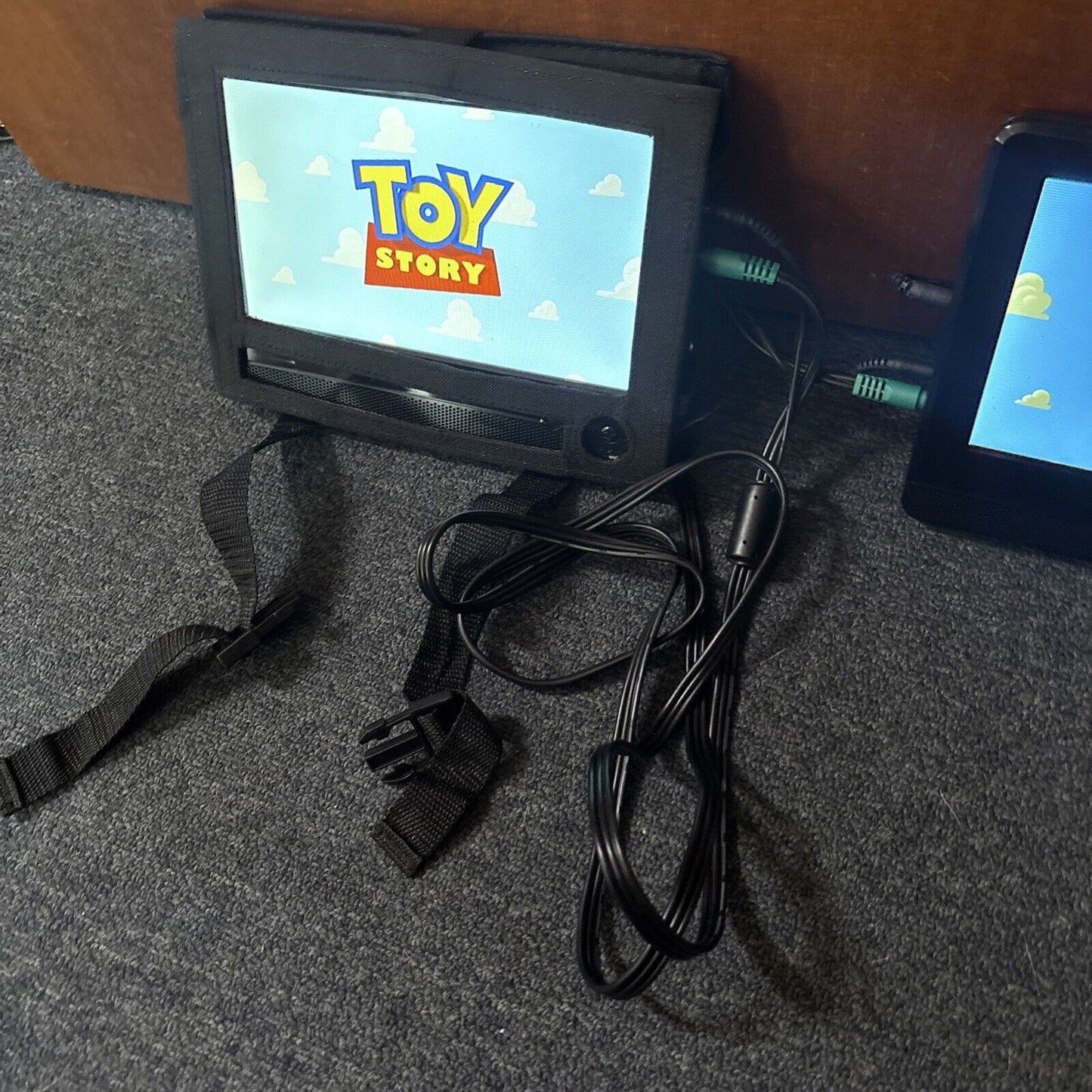 Dick Smith Dual Screen 9" DVD Player Region 4 D62031
