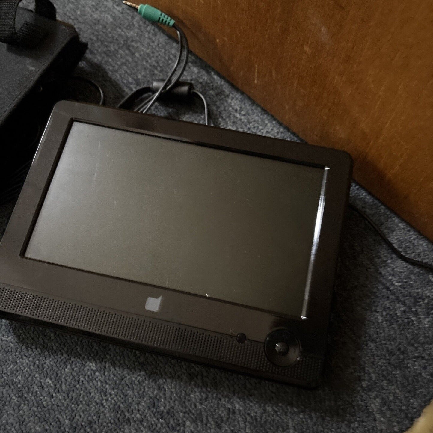 Dick Smith Dual Screen 9" DVD Player Region 4 D62031